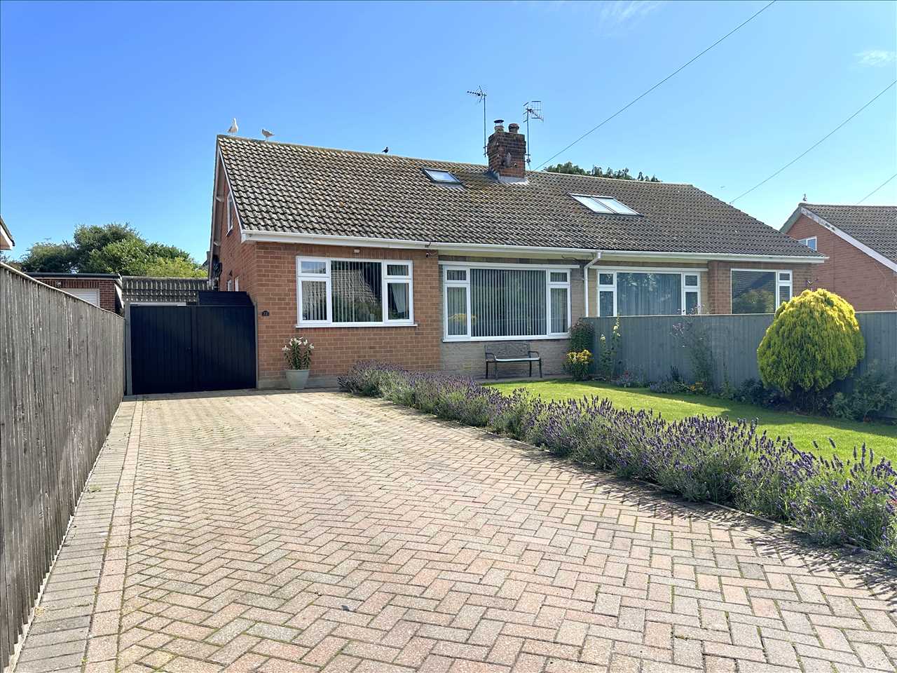 Lodge Gardens, Gristhorpe