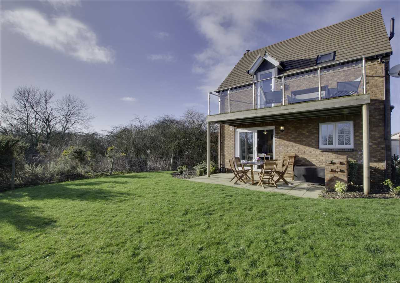 'Bumblebee Cottage', Turnberry Drive, The Bay, Filey