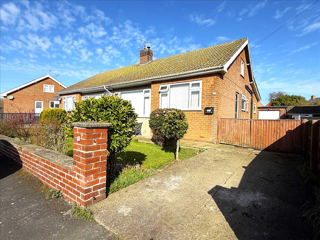 Lodge Gardens, Gristhorpe