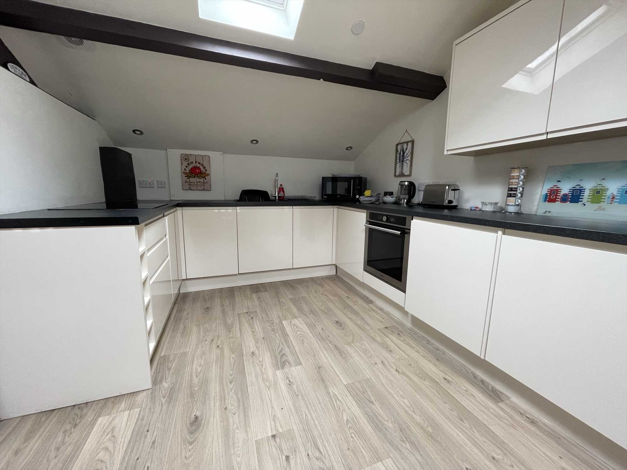 Clayhouse Yard - Picture 5