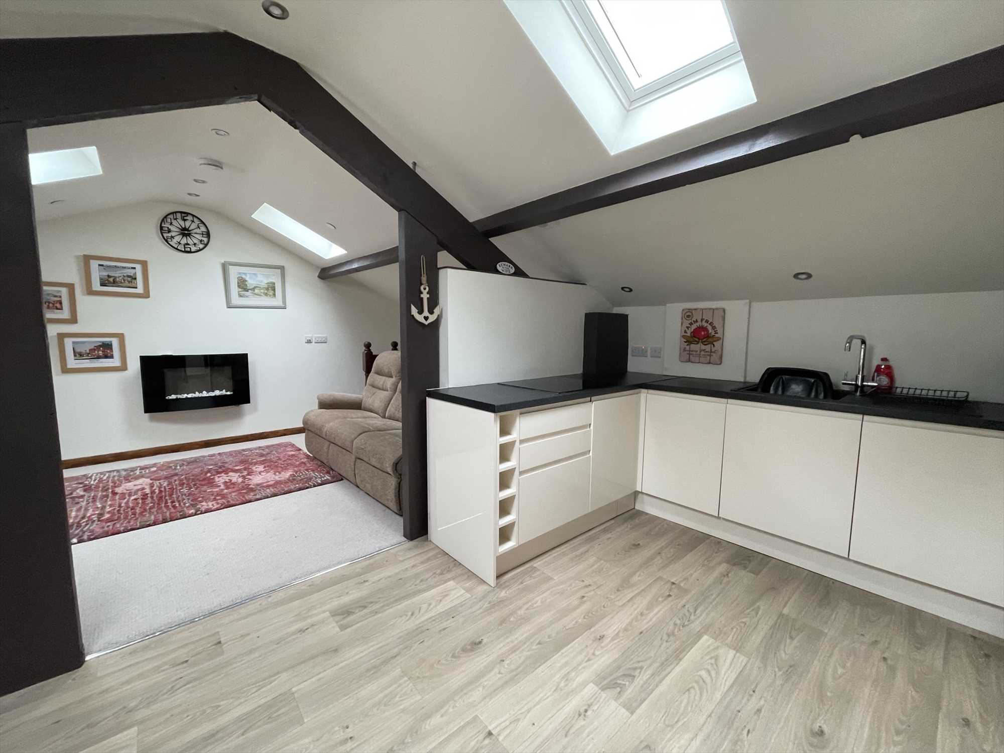Clayhouse Yard - Picture 6
