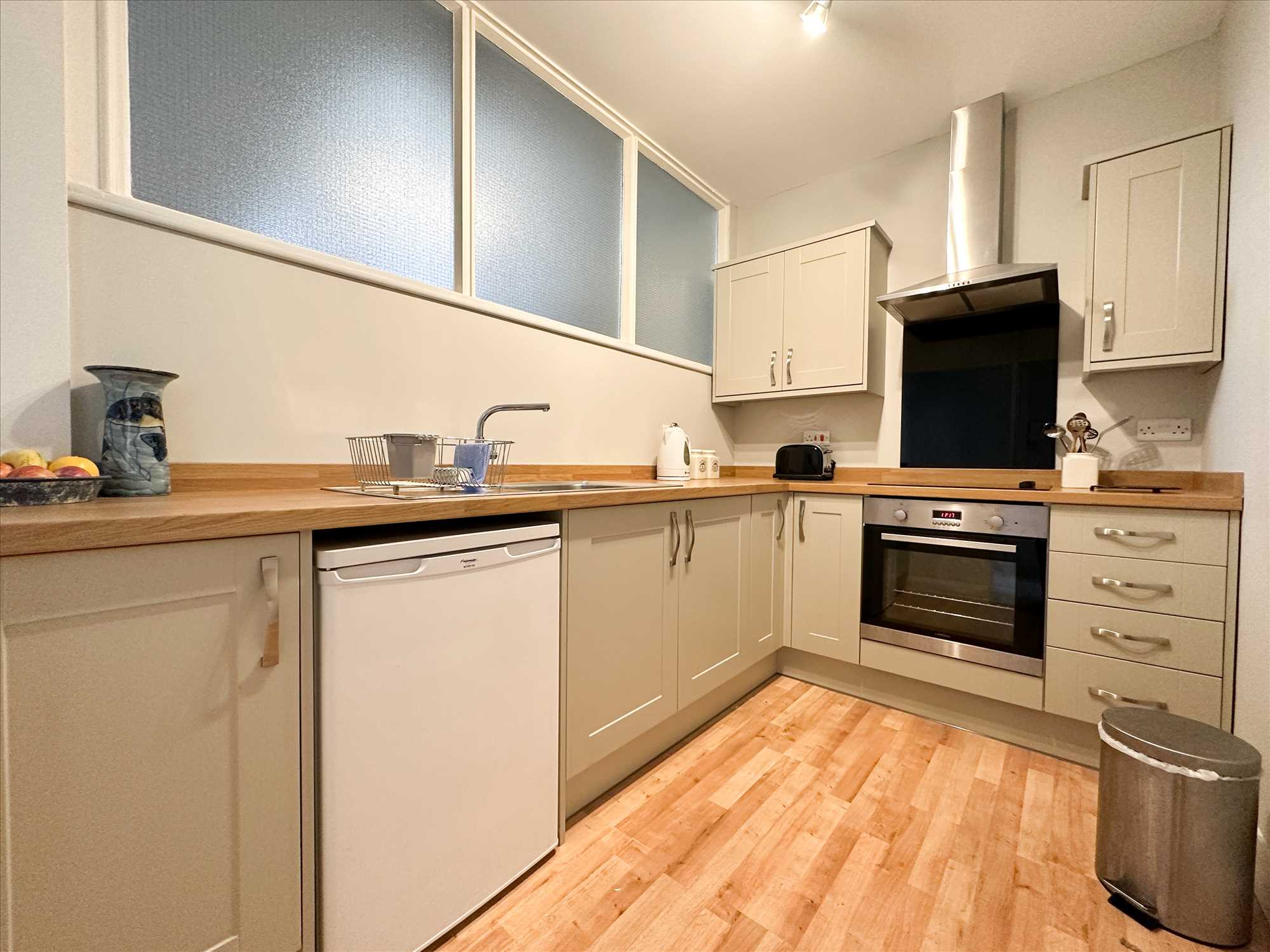 Royal Crescent Court, Filey - Picture 9
