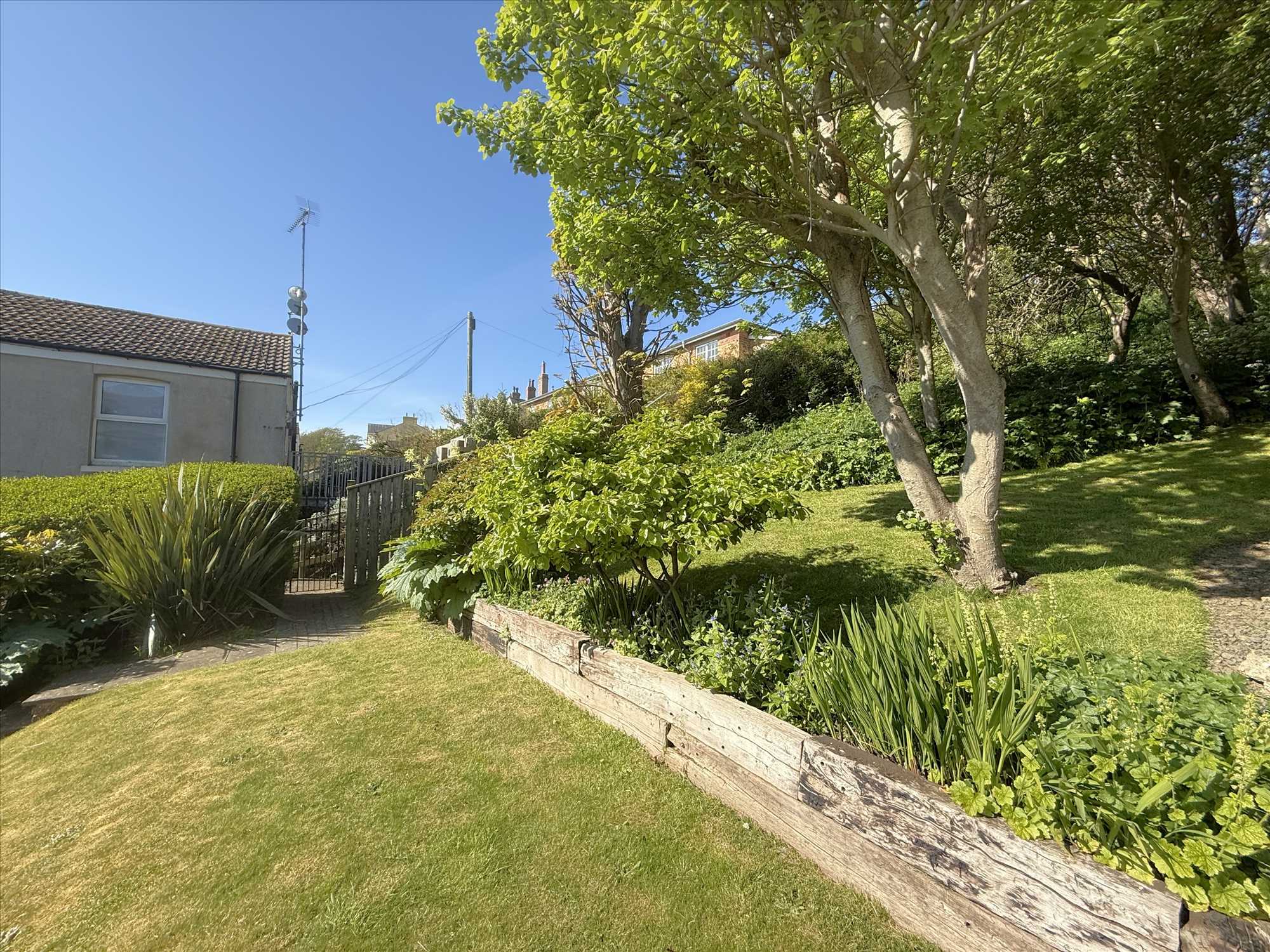 Swiss Cottage Court, The Beach, Filey - Picture 29
