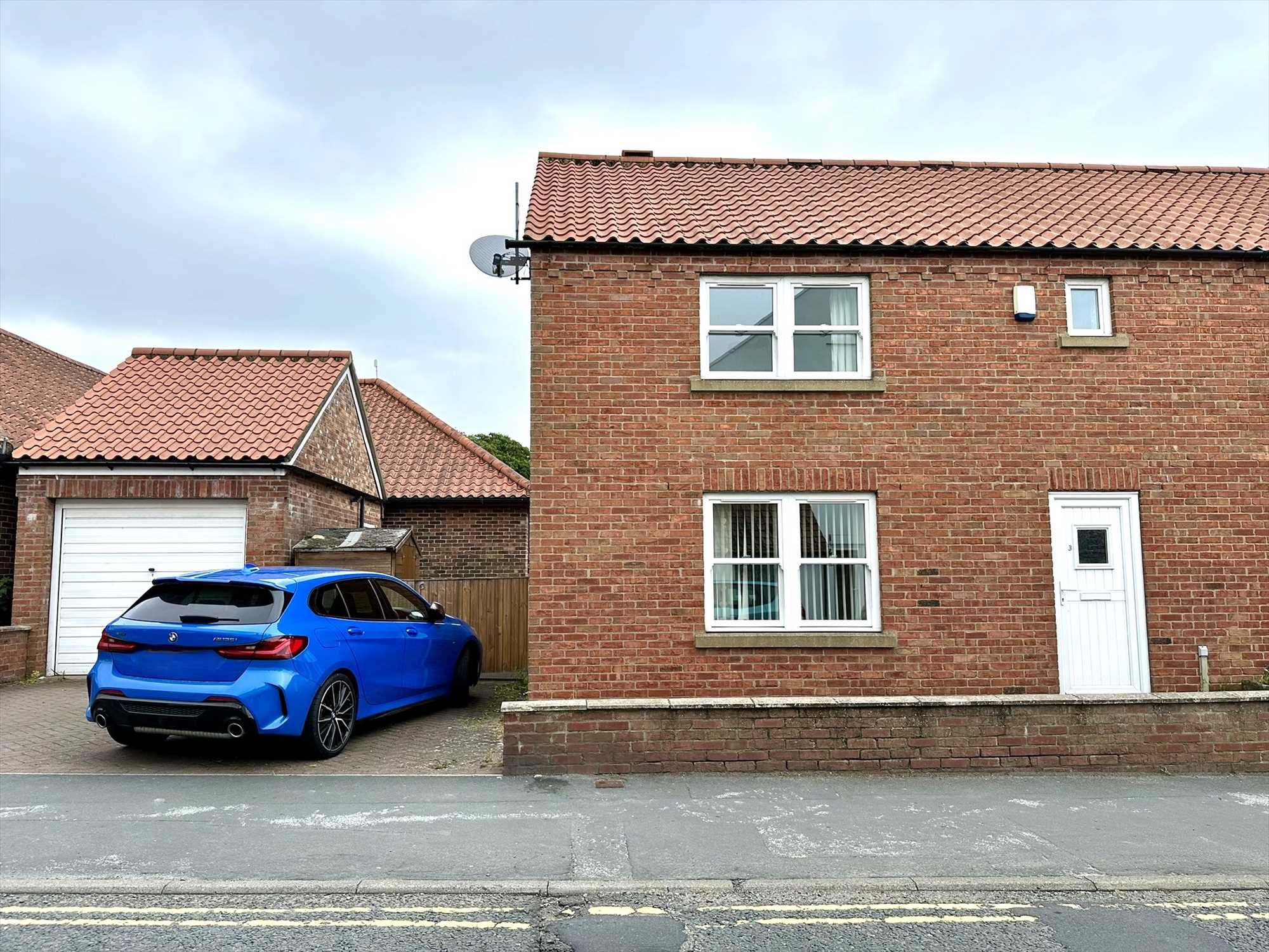 Hungate Lane, Hunmanby - Picture 1