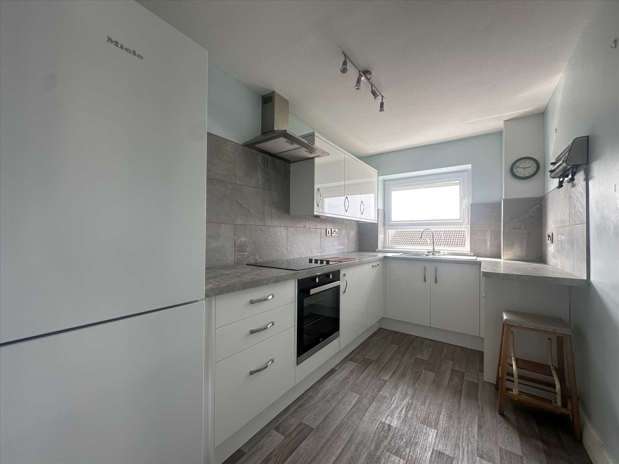 Melville Court - Picture 3