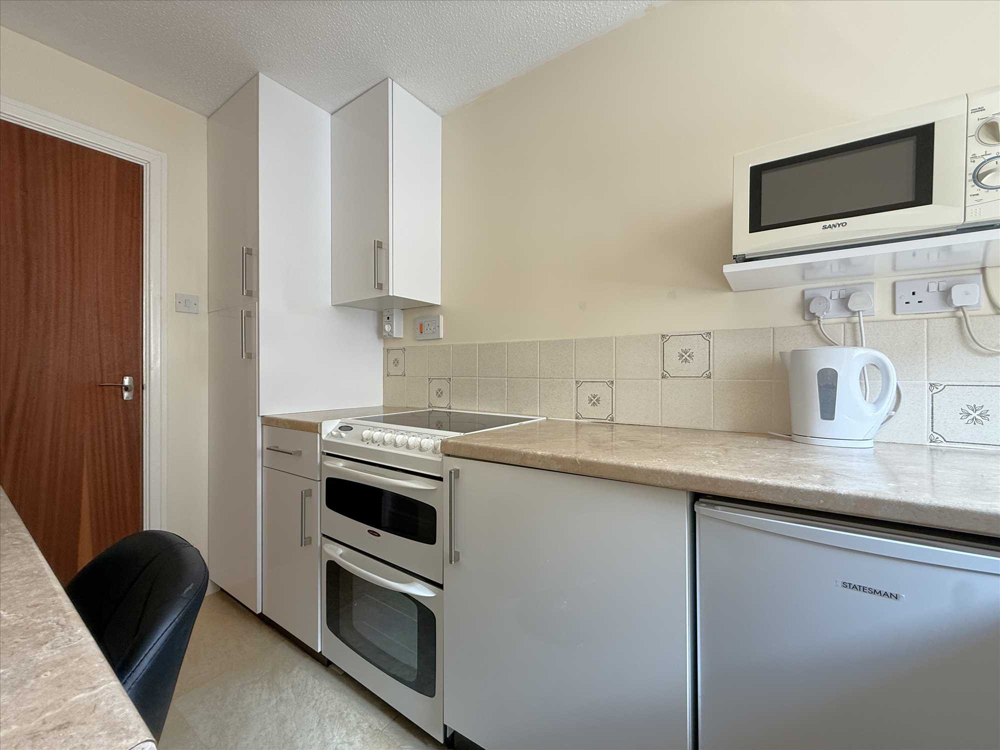 South Crescent Close, Filey - Picture 9