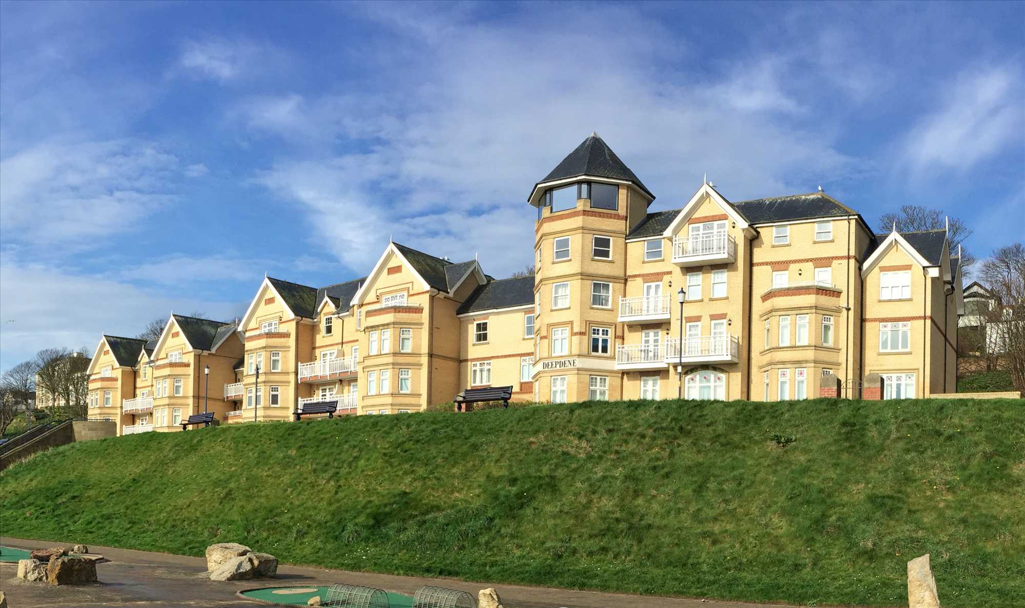 Deepdene, The Beach, Filey - Picture 1
