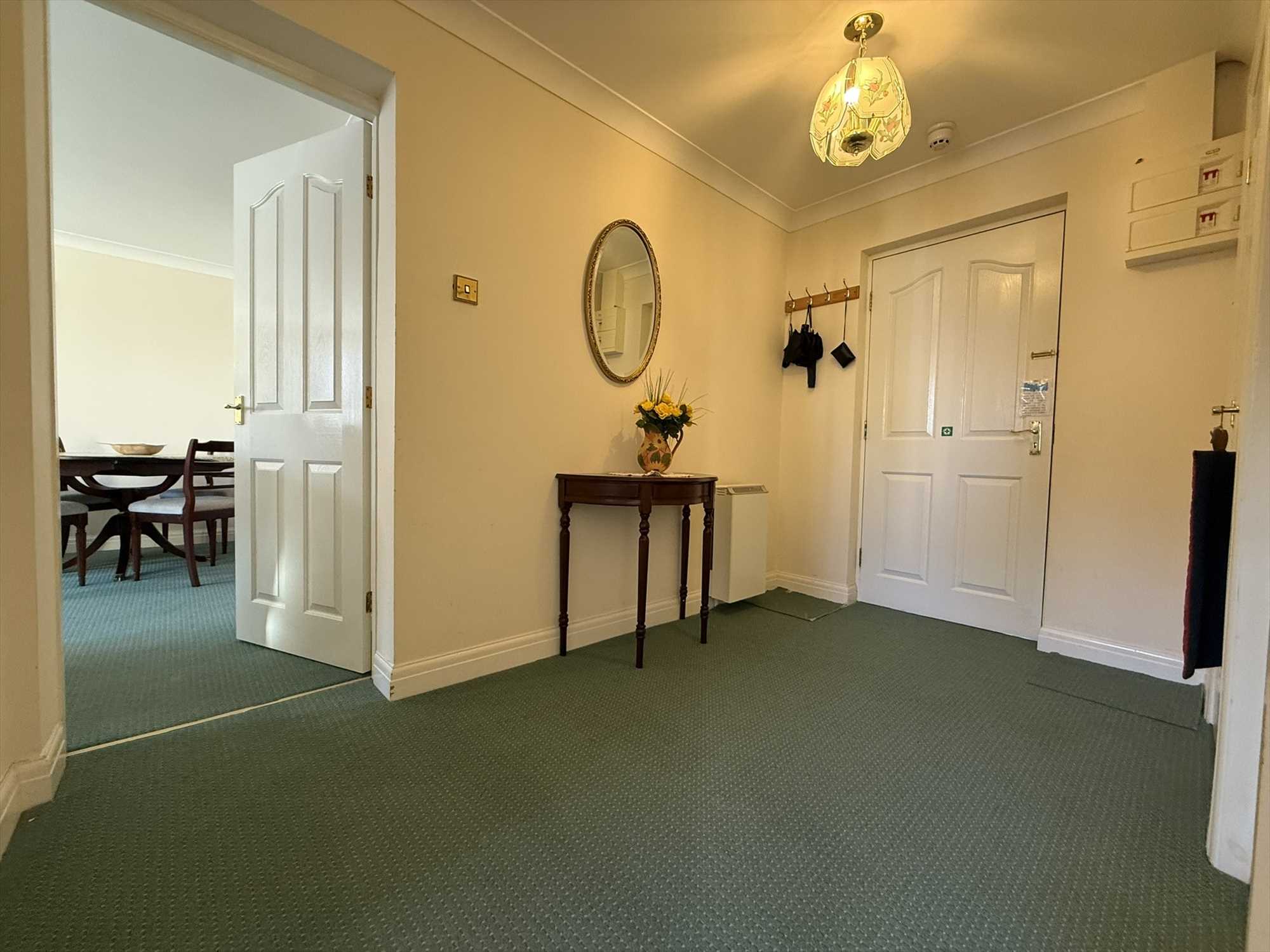 Newton Court - Picture 2