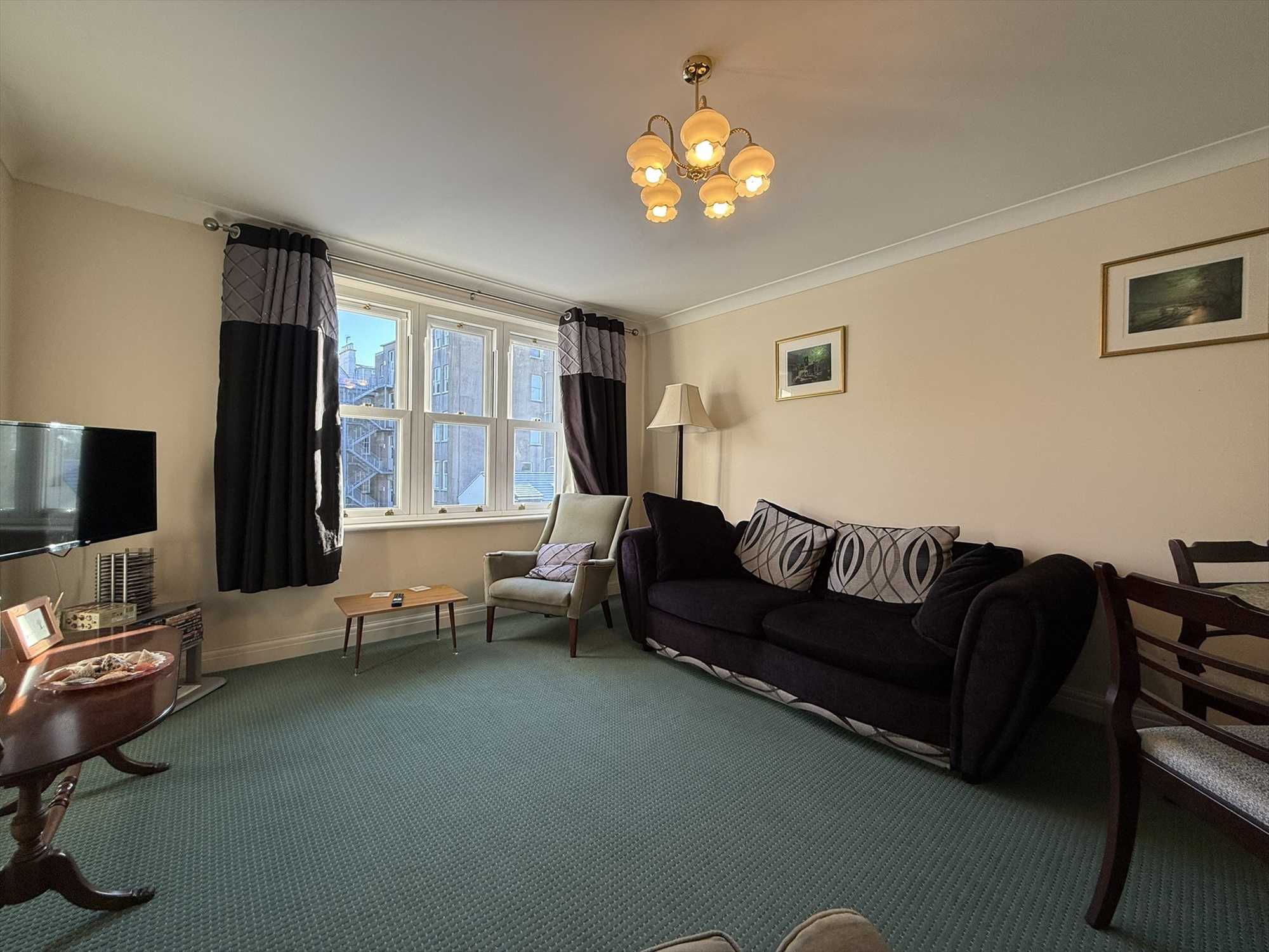 Newton Court - Picture 3