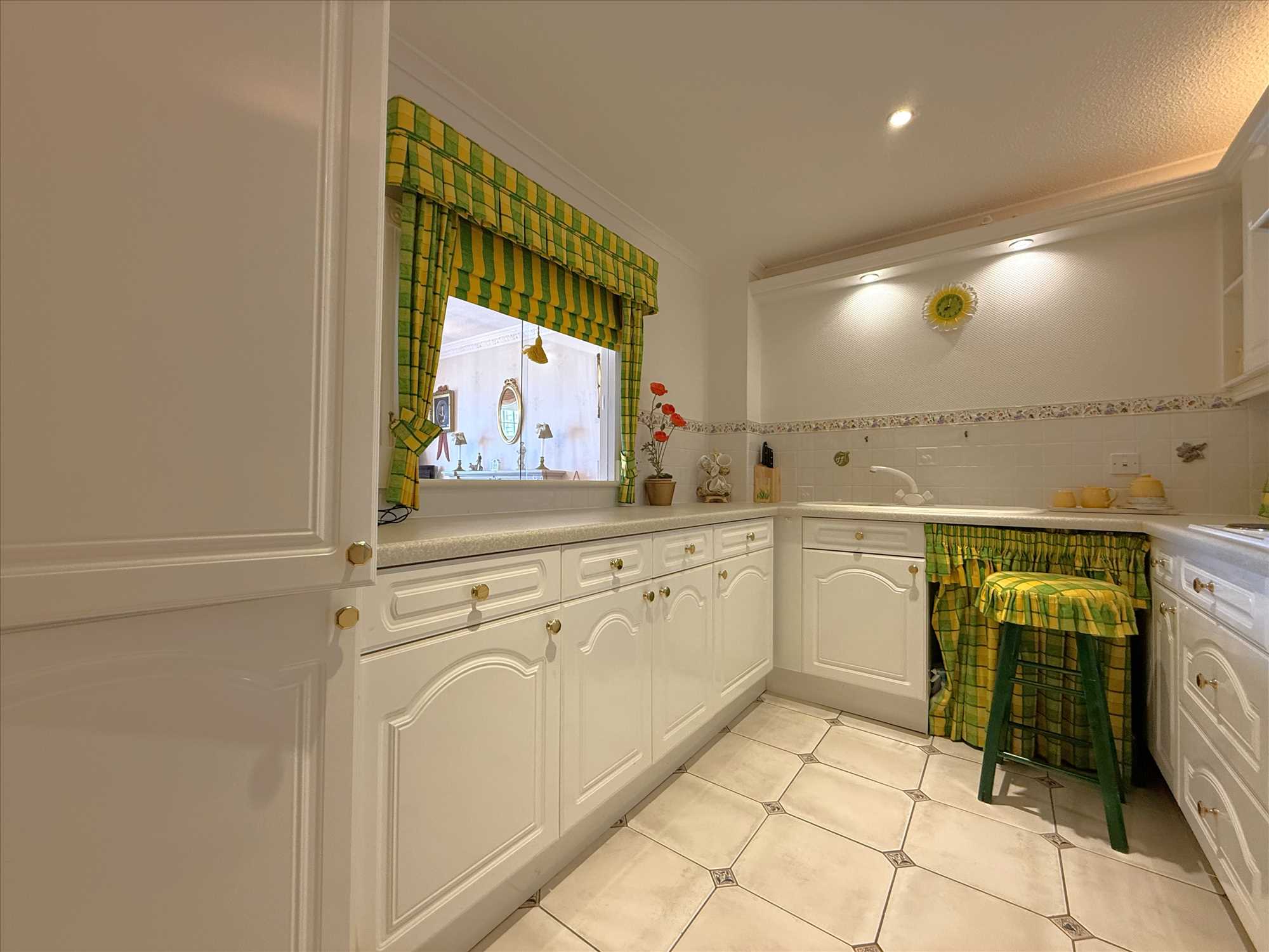 Deepdene, The Beach, Filey - Picture 9