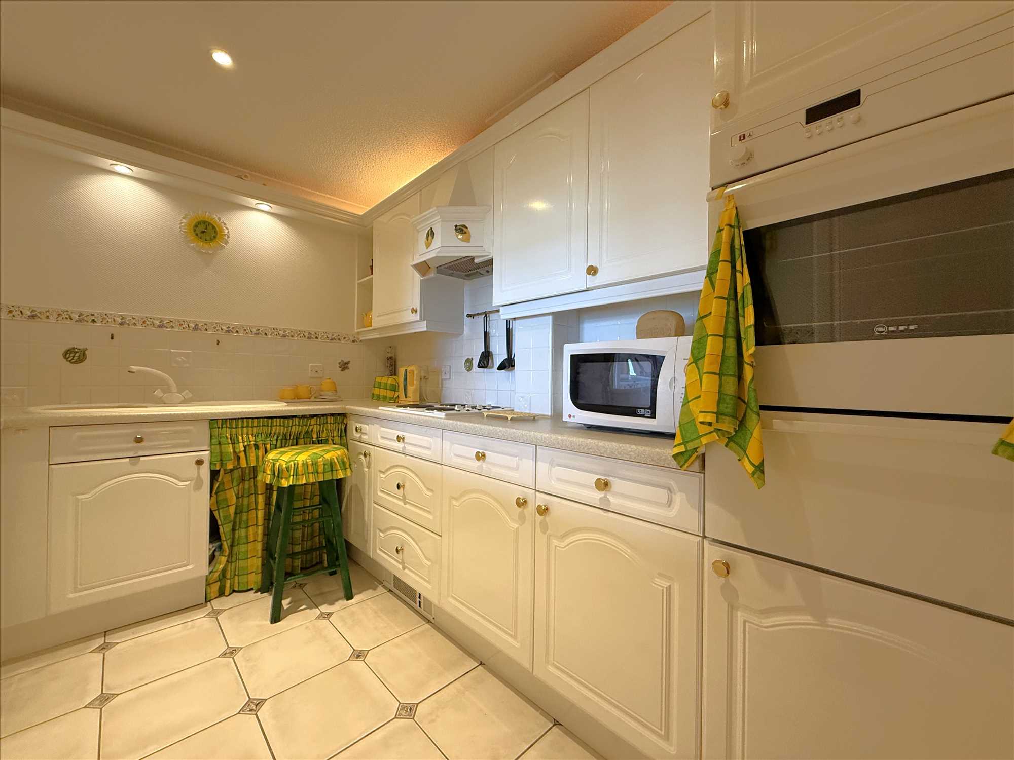 Deepdene, The Beach, Filey - Picture 11