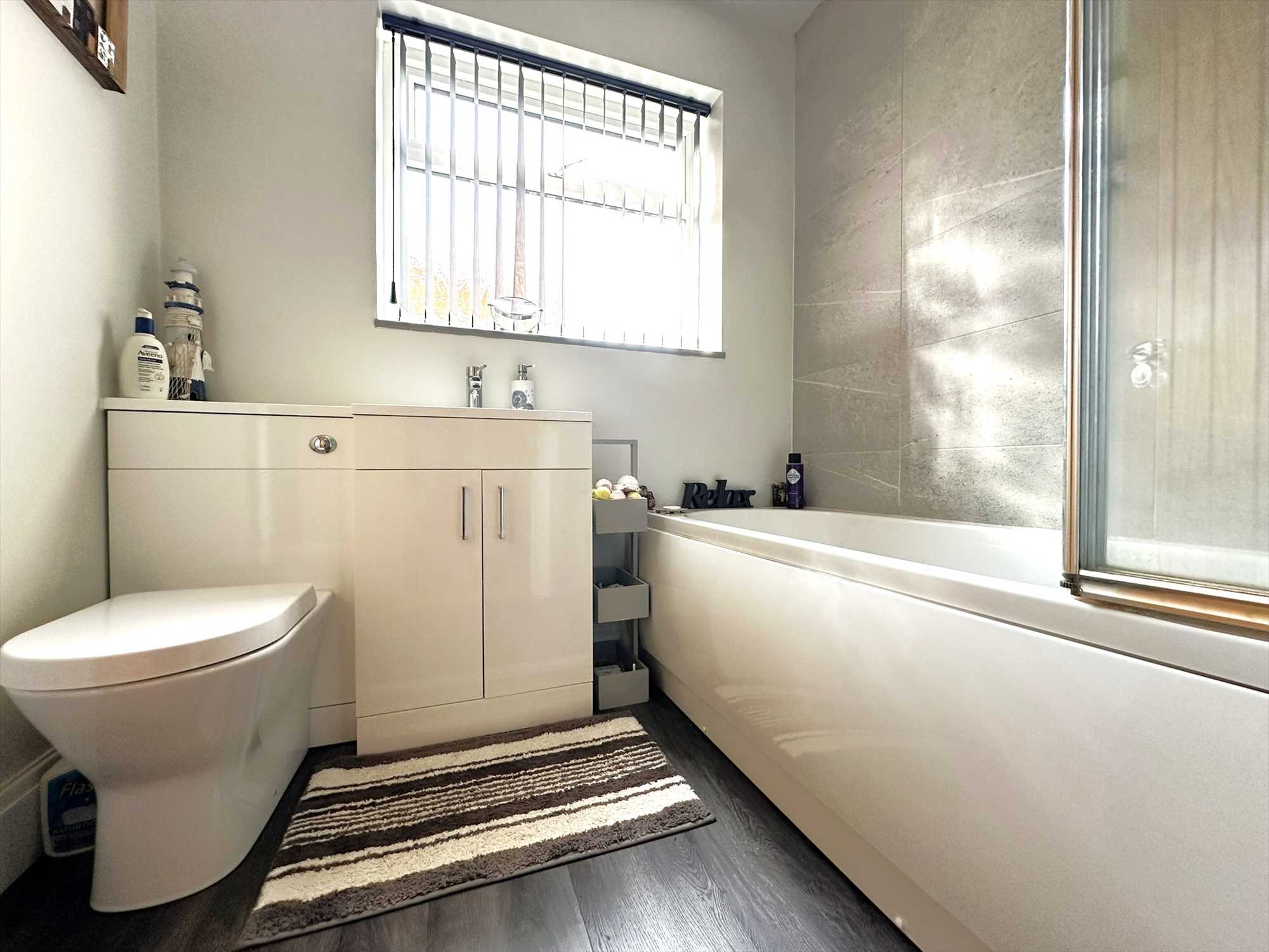 Lodge Gardens, Gristhorpe - Picture 7