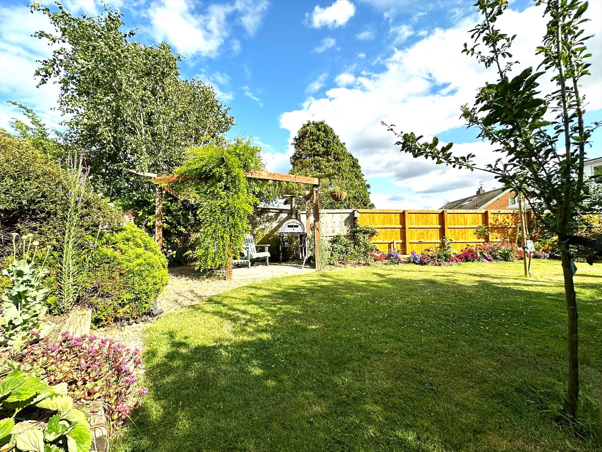 Lodge Gardens, Gristhorpe - Picture 17