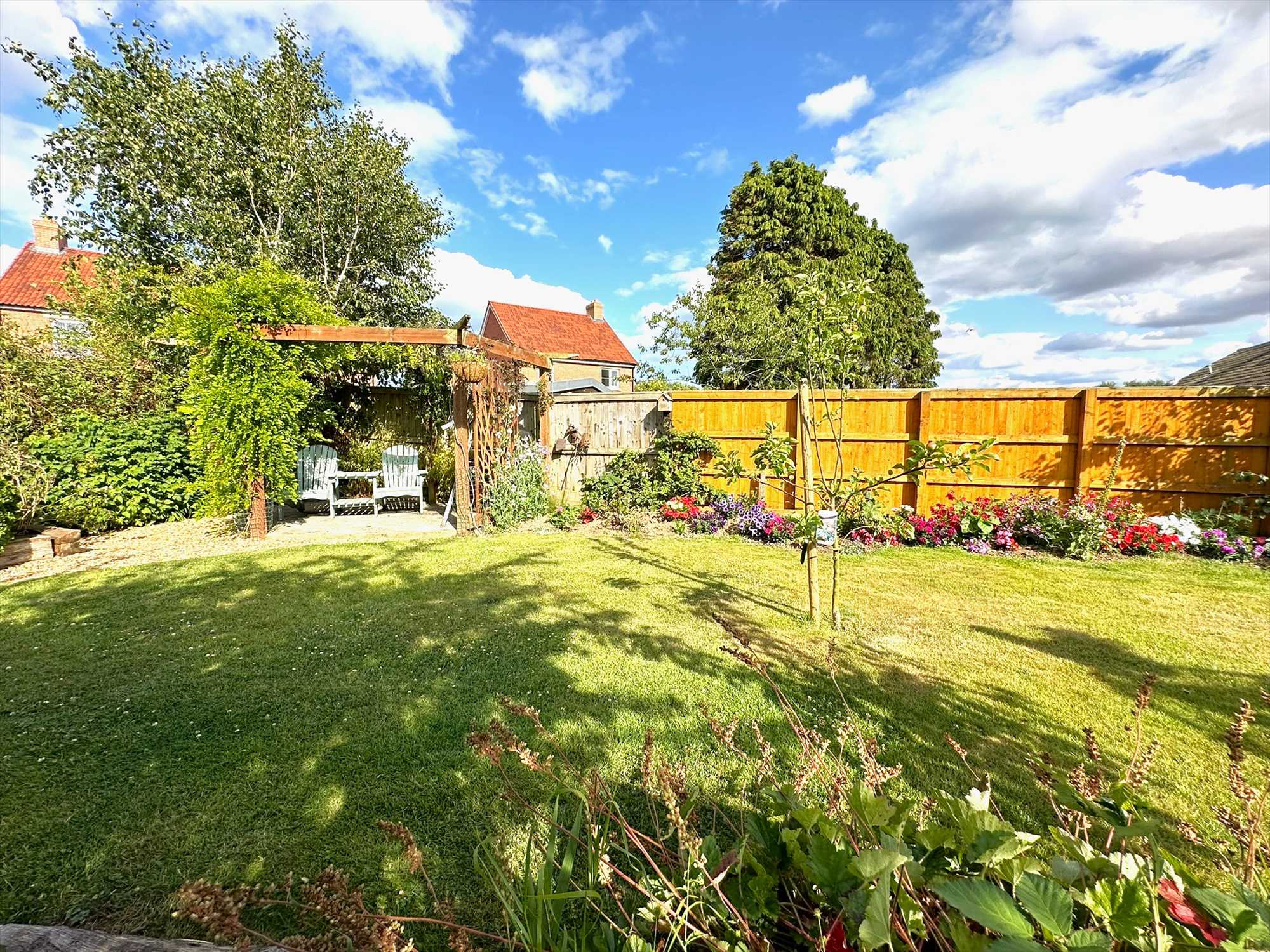 Lodge Gardens, Gristhorpe - Picture 22