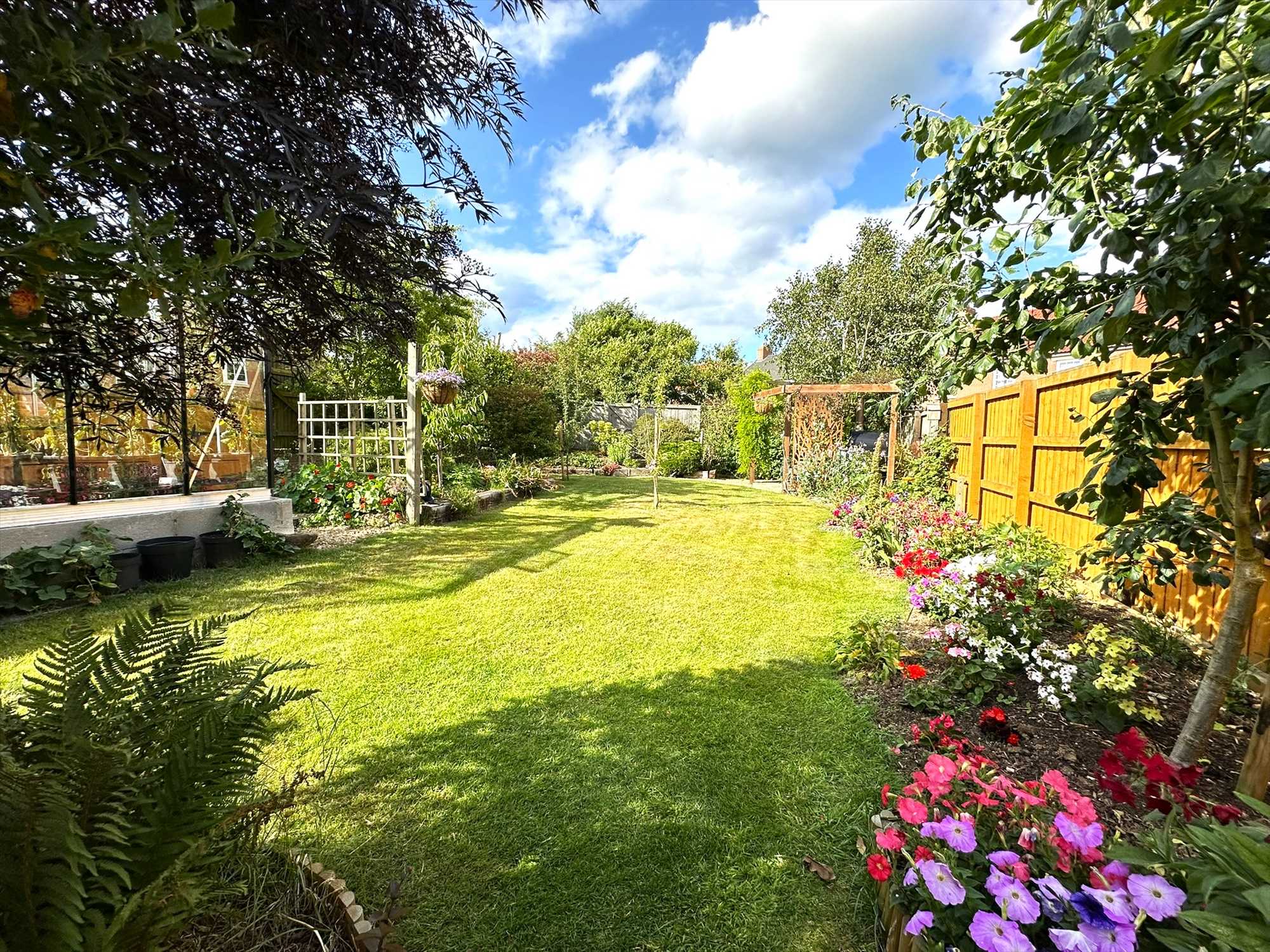 Lodge Gardens, Gristhorpe - Picture 23