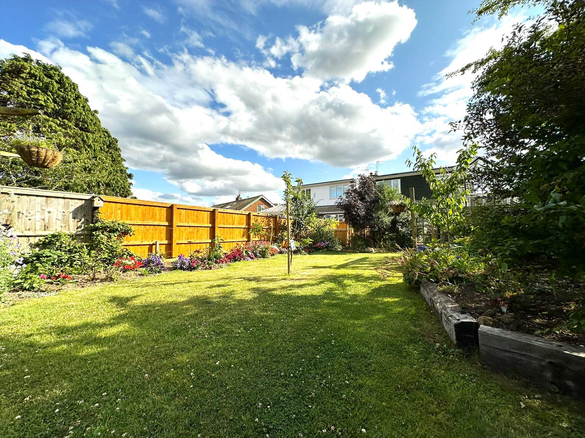 Lodge Gardens, Gristhorpe - Picture 25