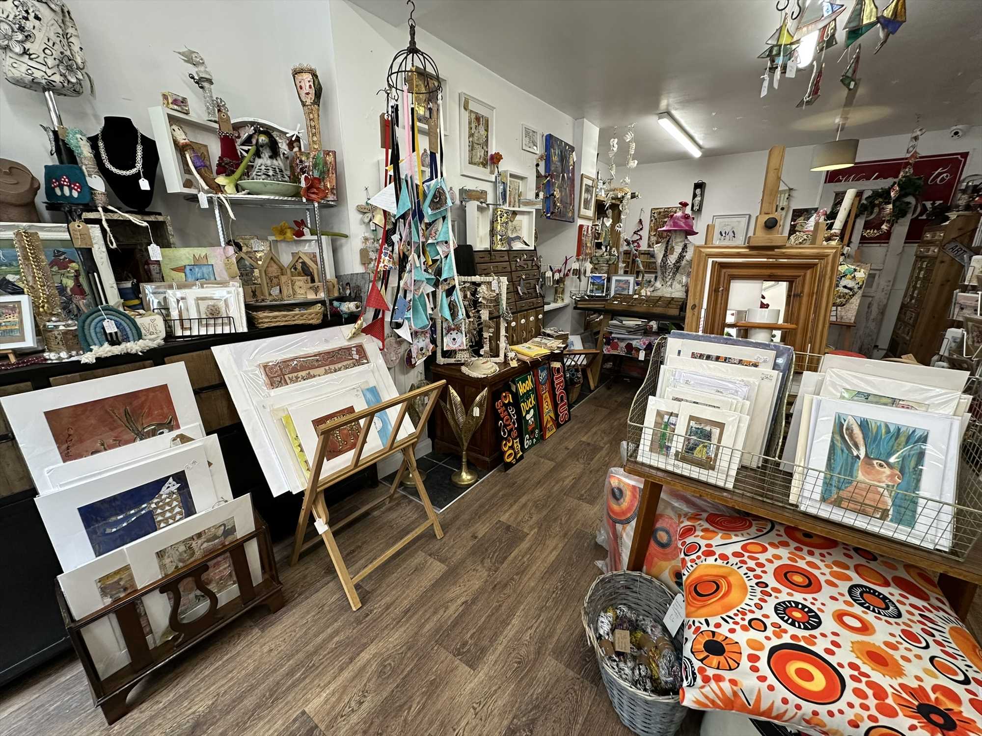 FILEY TOWN CENTRE LOCK UP SHOP FOR SALE - Picture 5