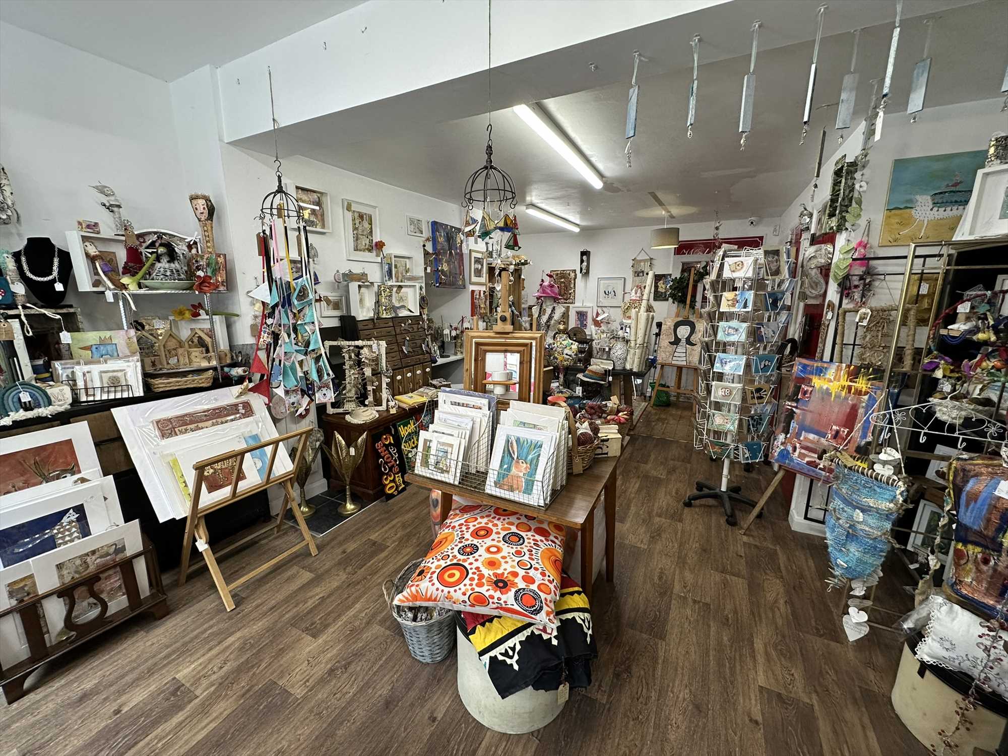 FILEY TOWN CENTRE LOCK UP SHOP FOR SALE - Picture 6