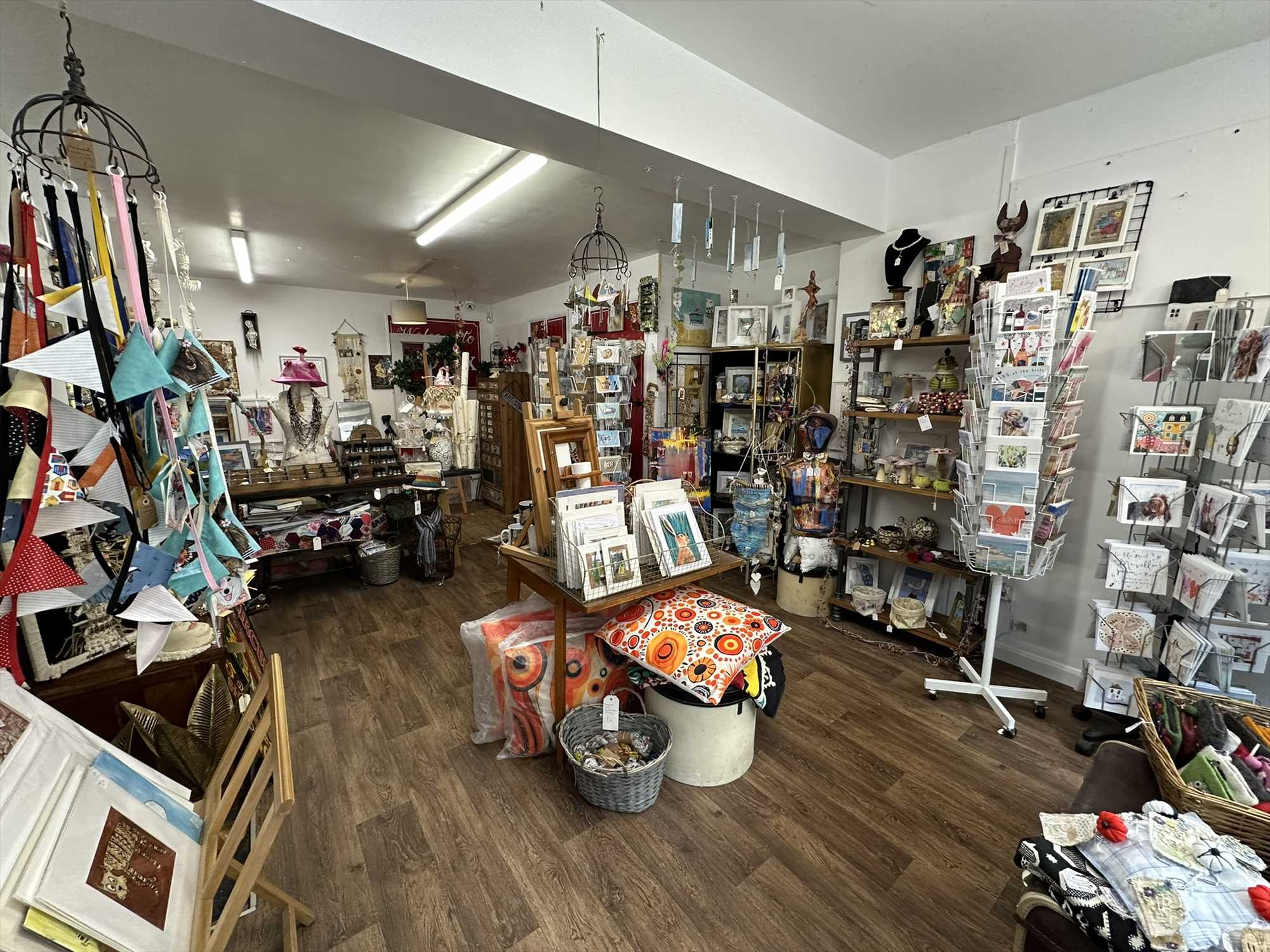 FILEY TOWN CENTRE LOCK UP SHOP FOR SALE - Picture 7