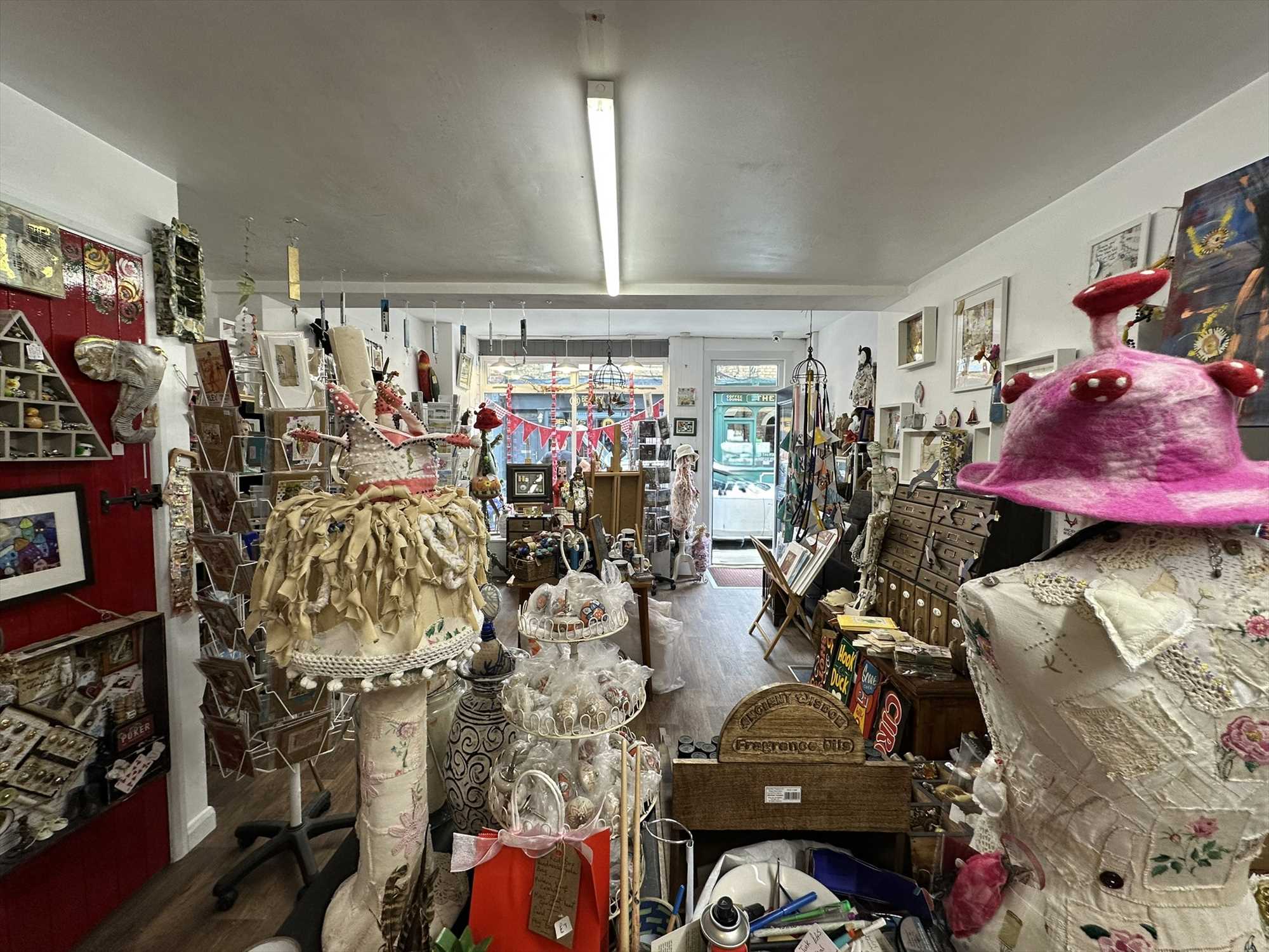 FILEY TOWN CENTRE LOCK UP SHOP FOR SALE - Picture 8