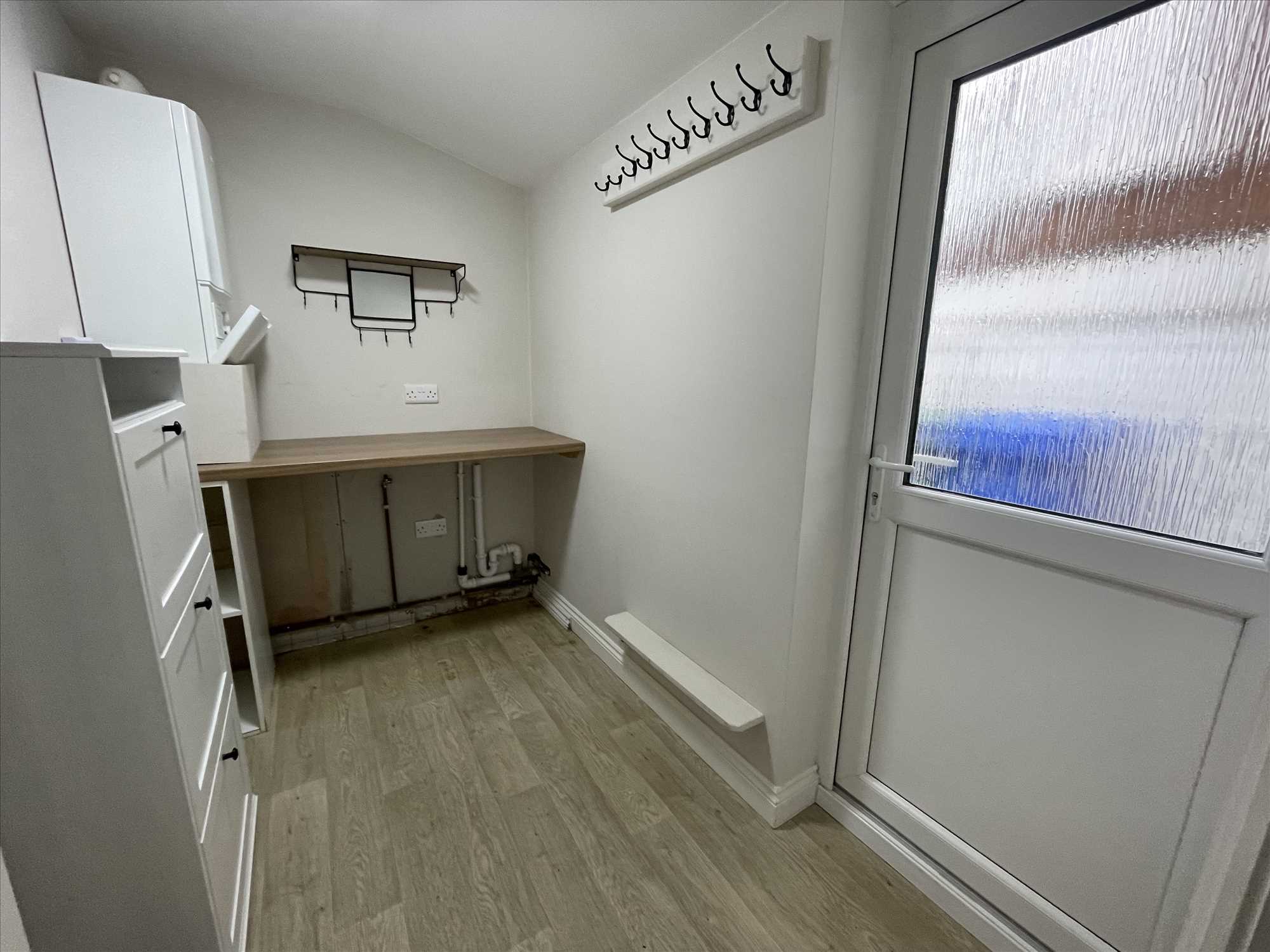 Queen Street - Picture 4