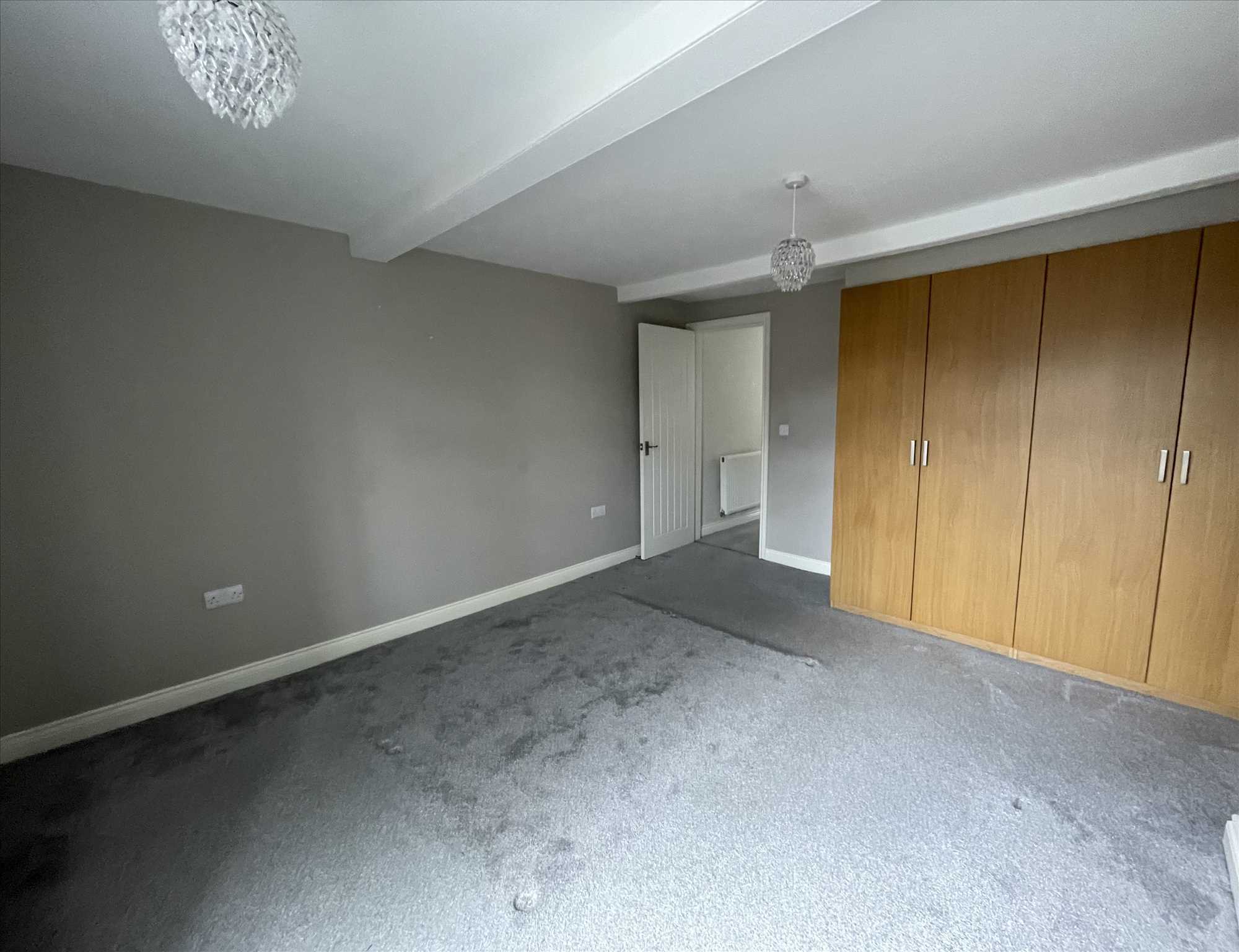 Queen Street - Picture 9