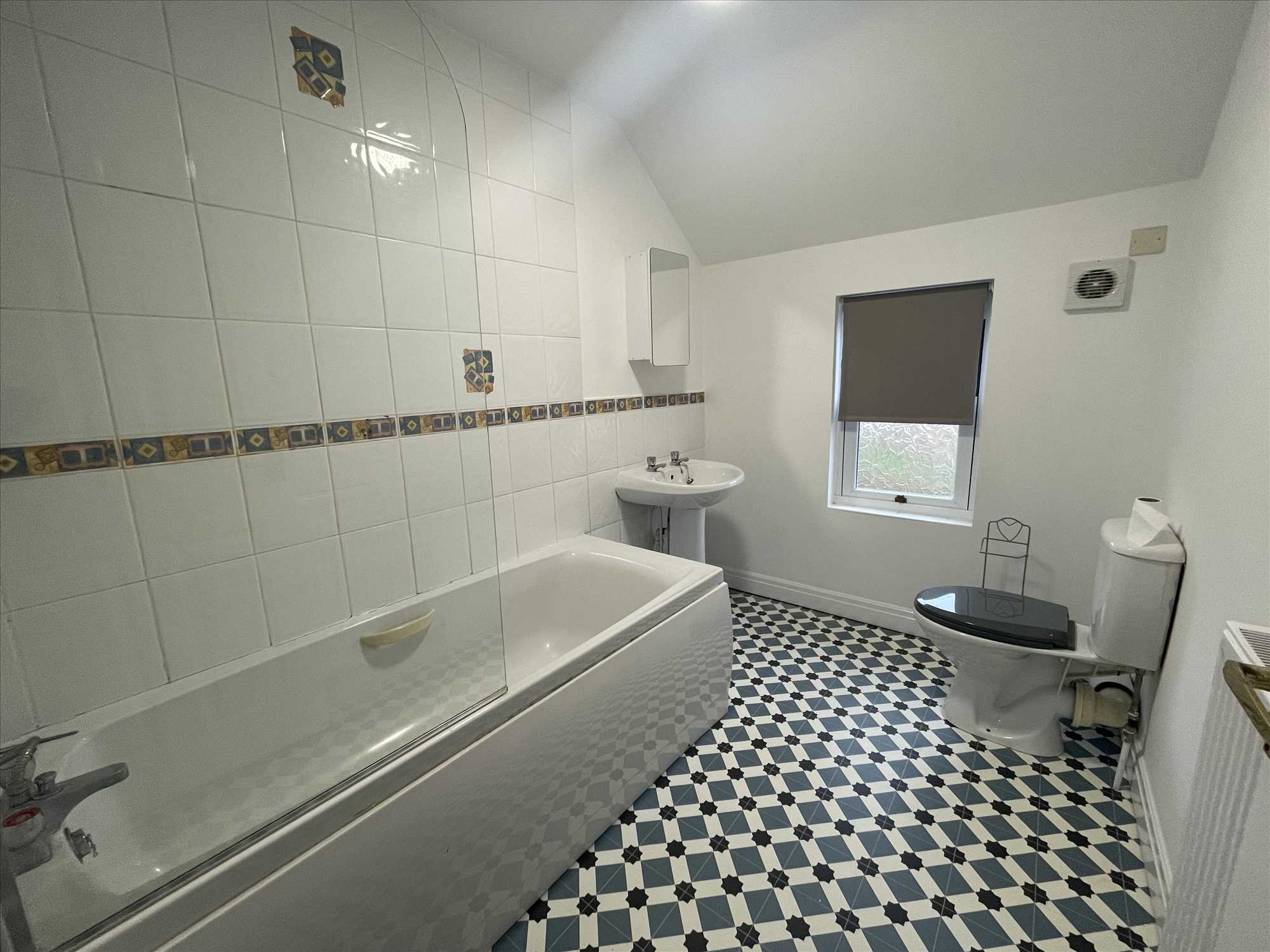 Hungate Lane - Picture 6