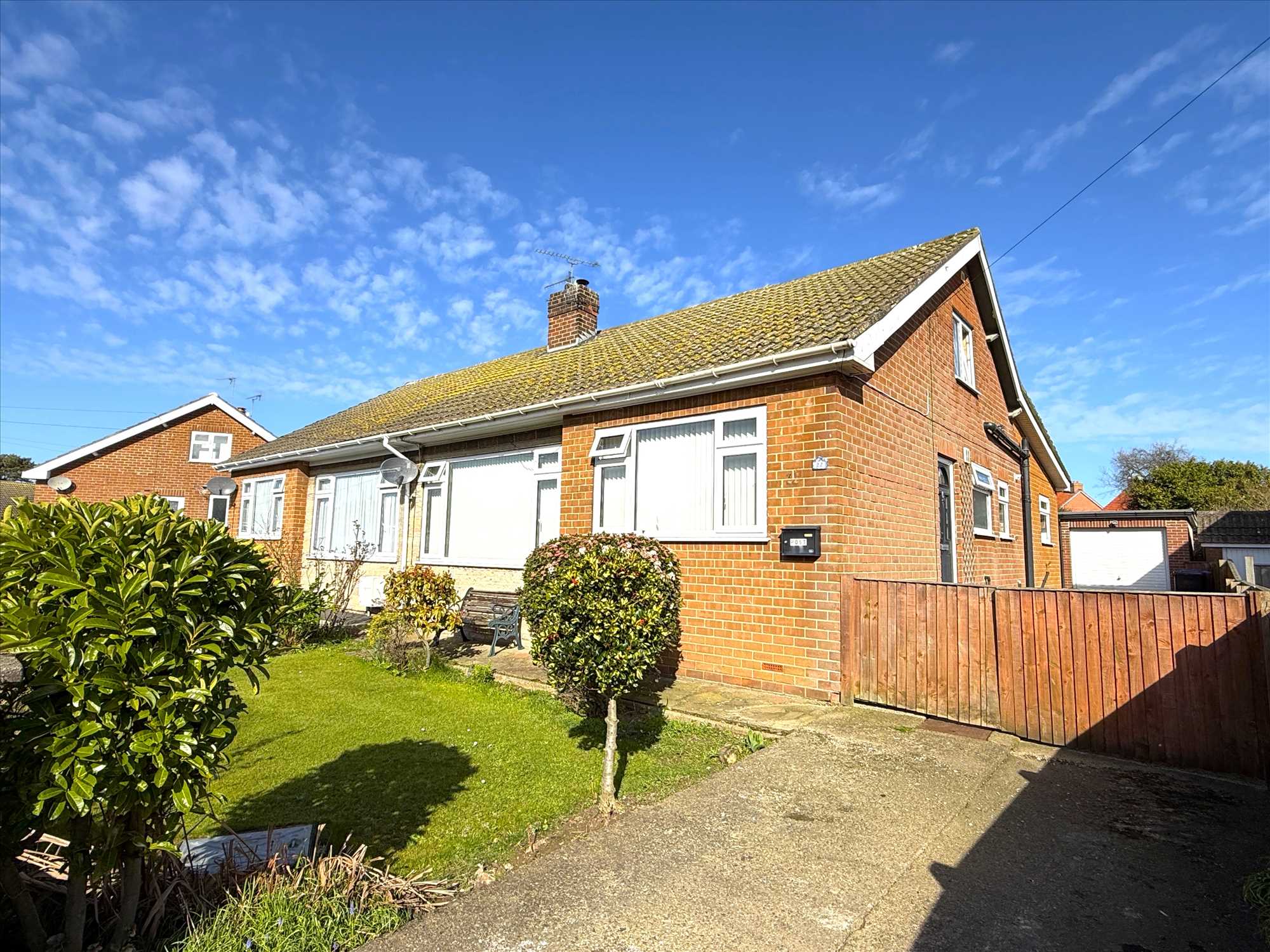 Lodge Gardens, Gristhorpe - Picture 2