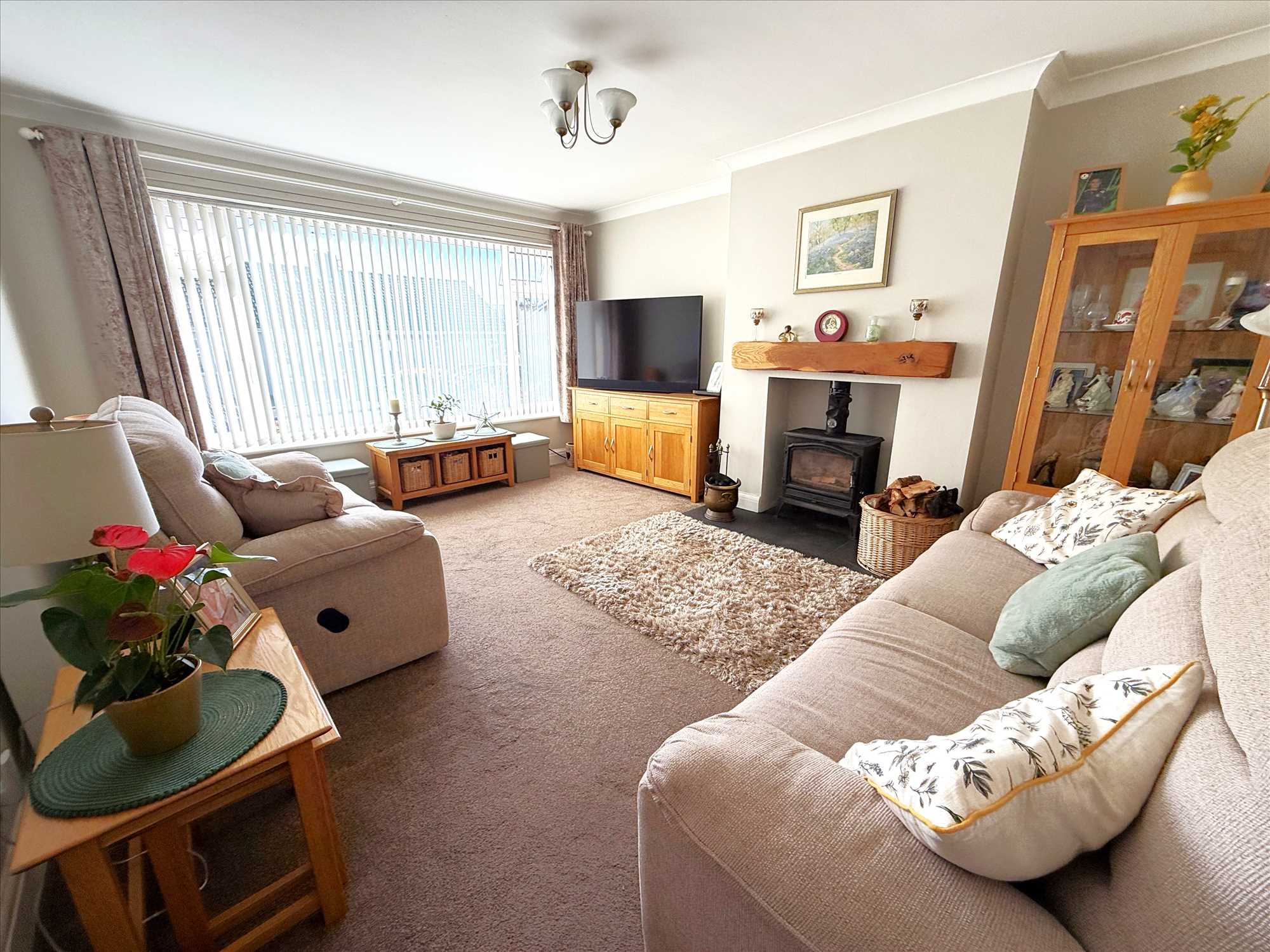 Lodge Gardens, Gristhorpe - Picture 4