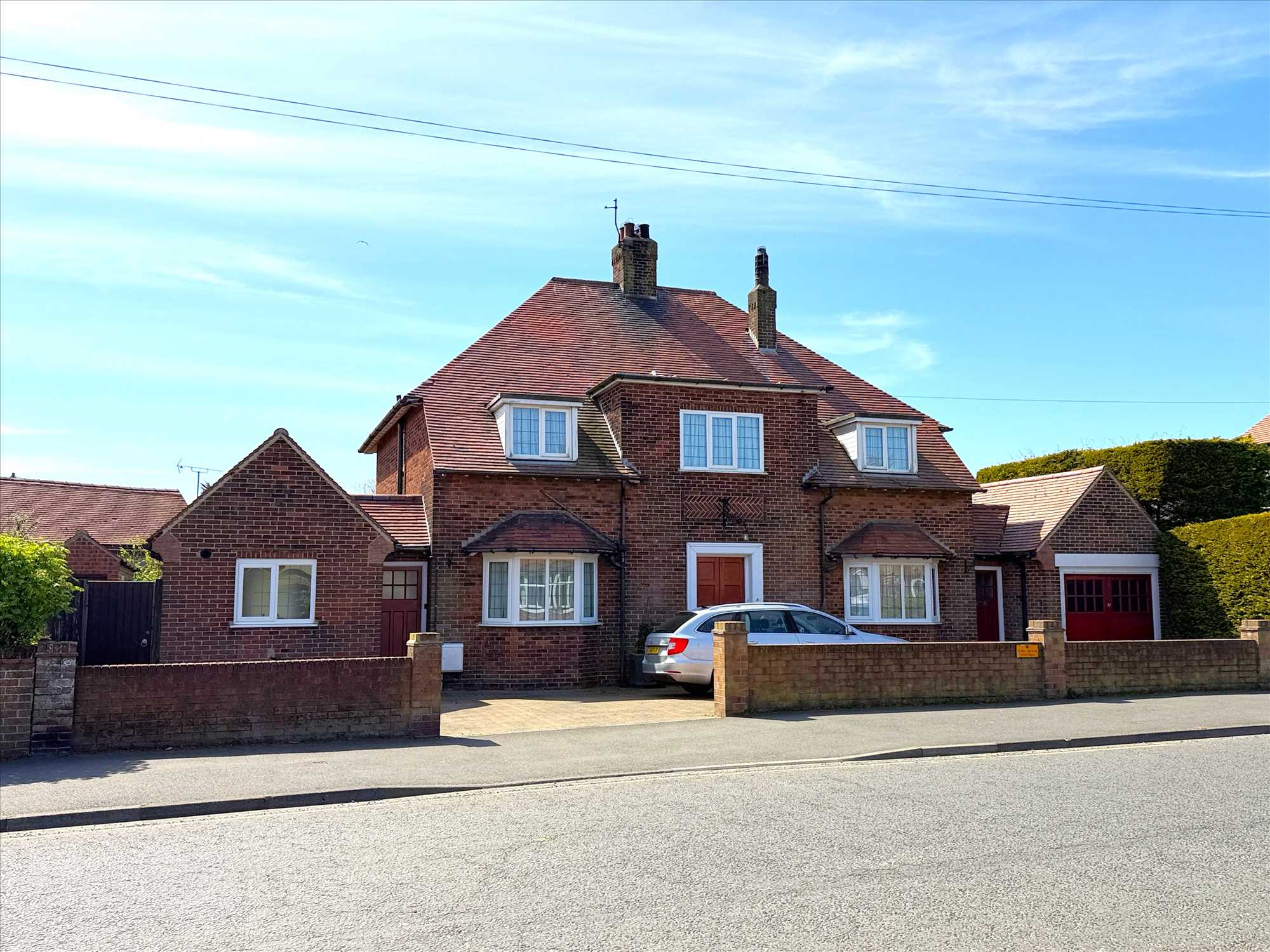 Belle Vue Crescent, Filey - Picture 2