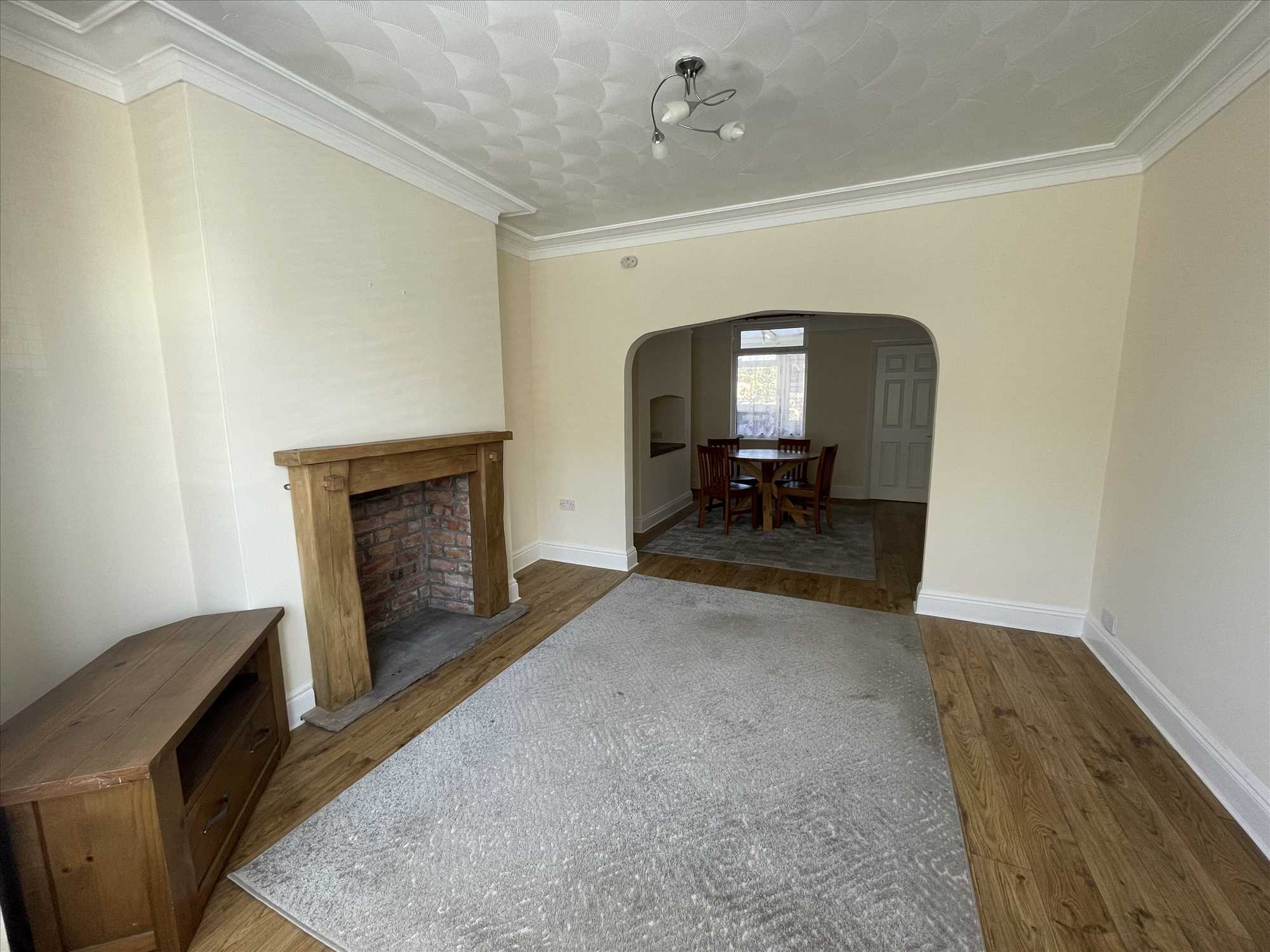 The Avenue - Picture 2