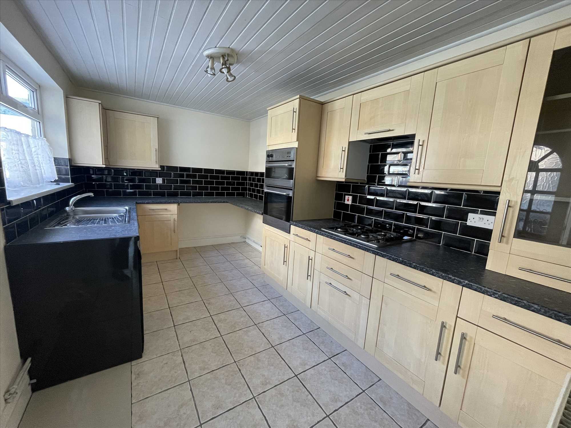 The Avenue - Picture 4