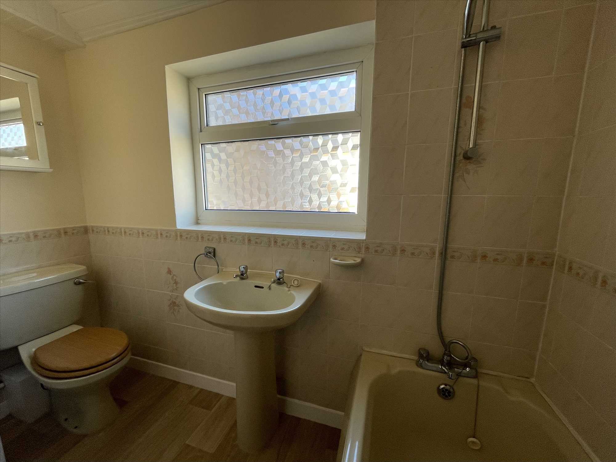 The Avenue - Picture 5