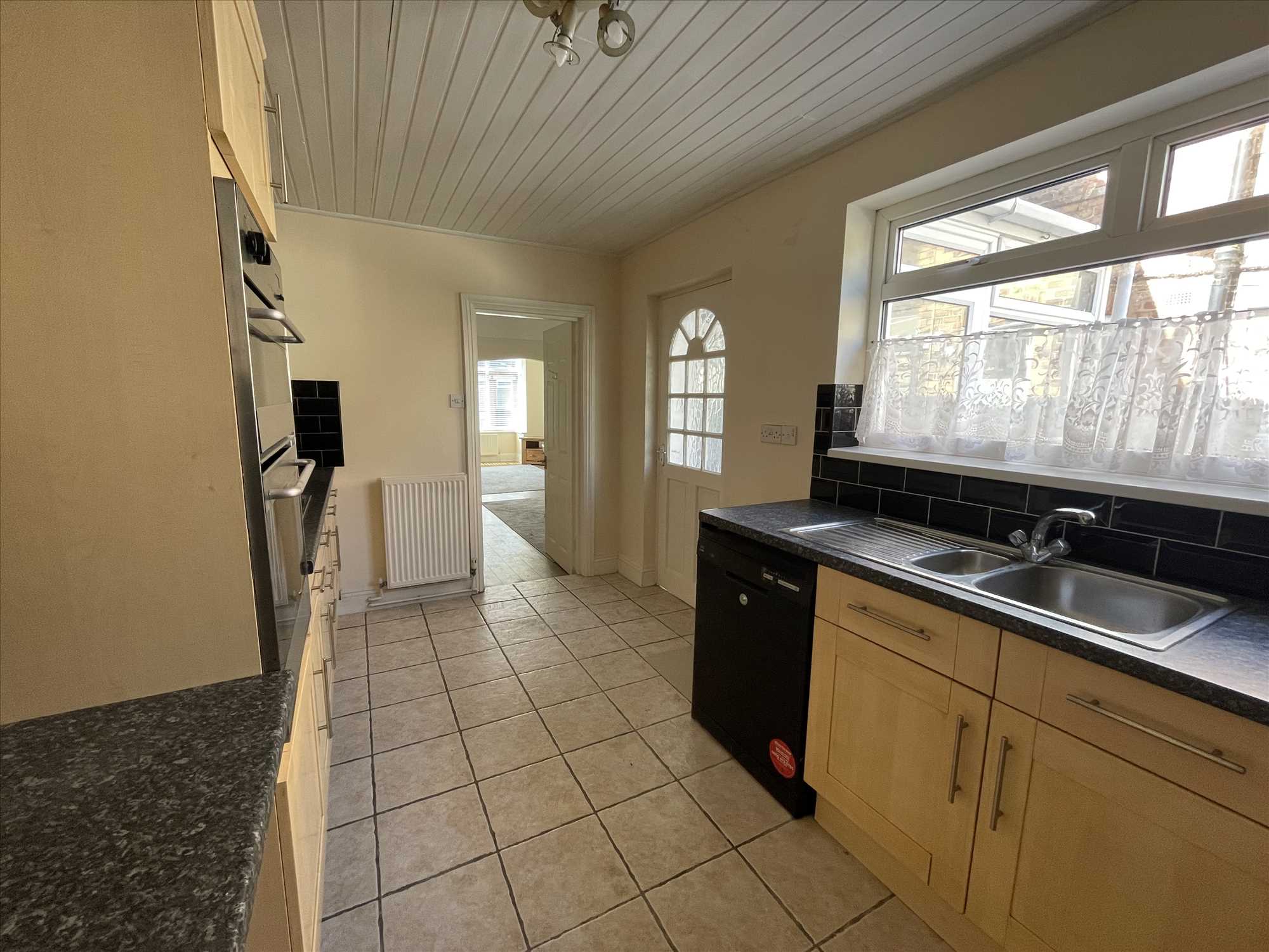 The Avenue - Picture 11