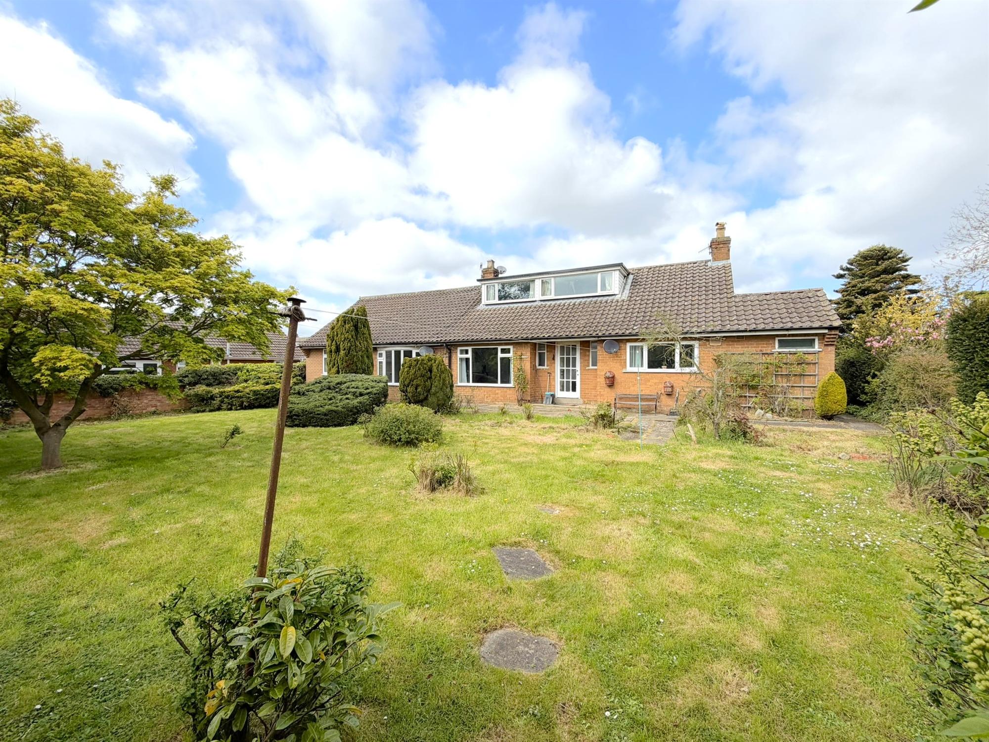 14 Chapel Lane, Cayton - Picture 1