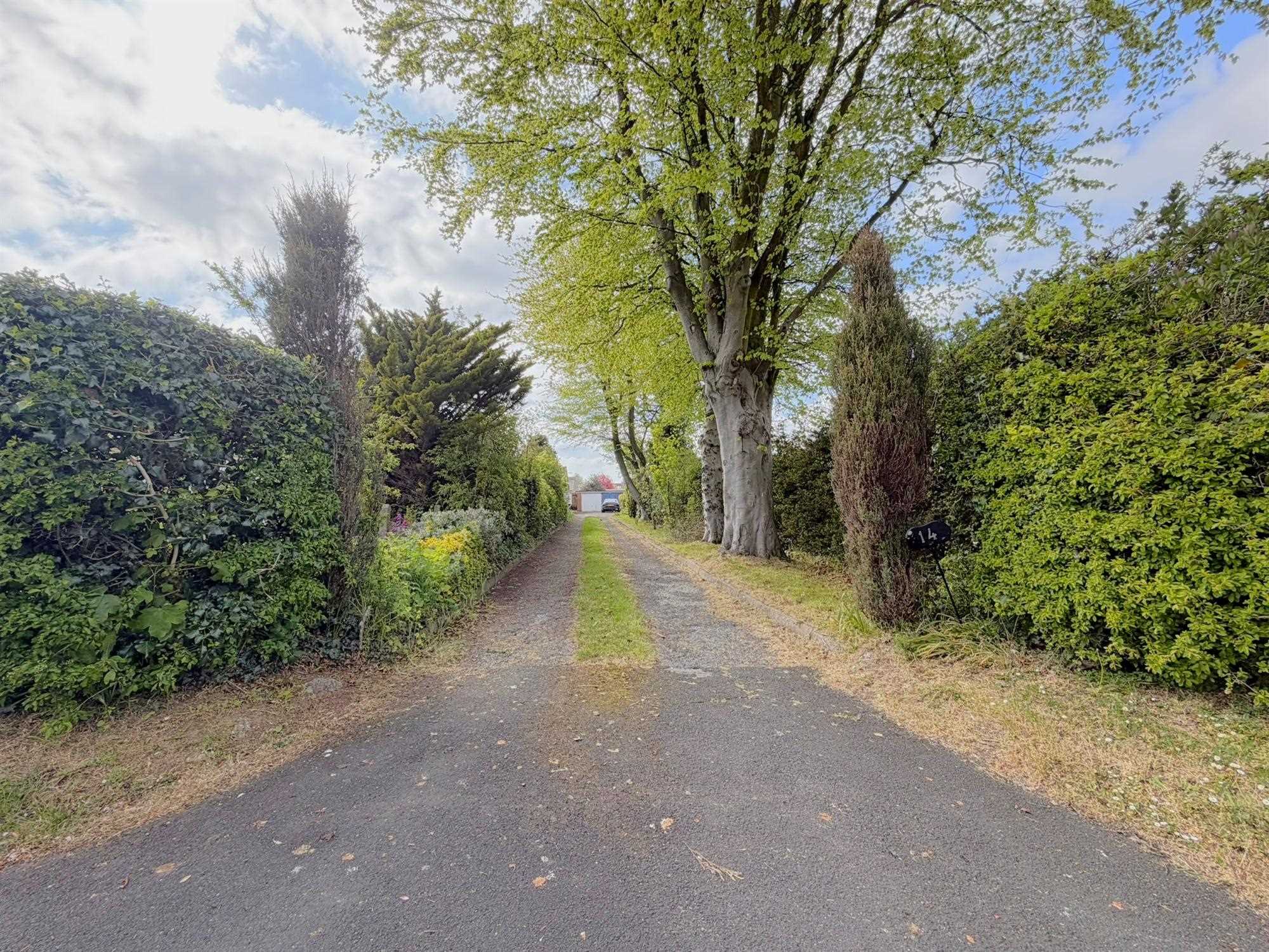 14 Chapel Lane, Cayton - Picture 2