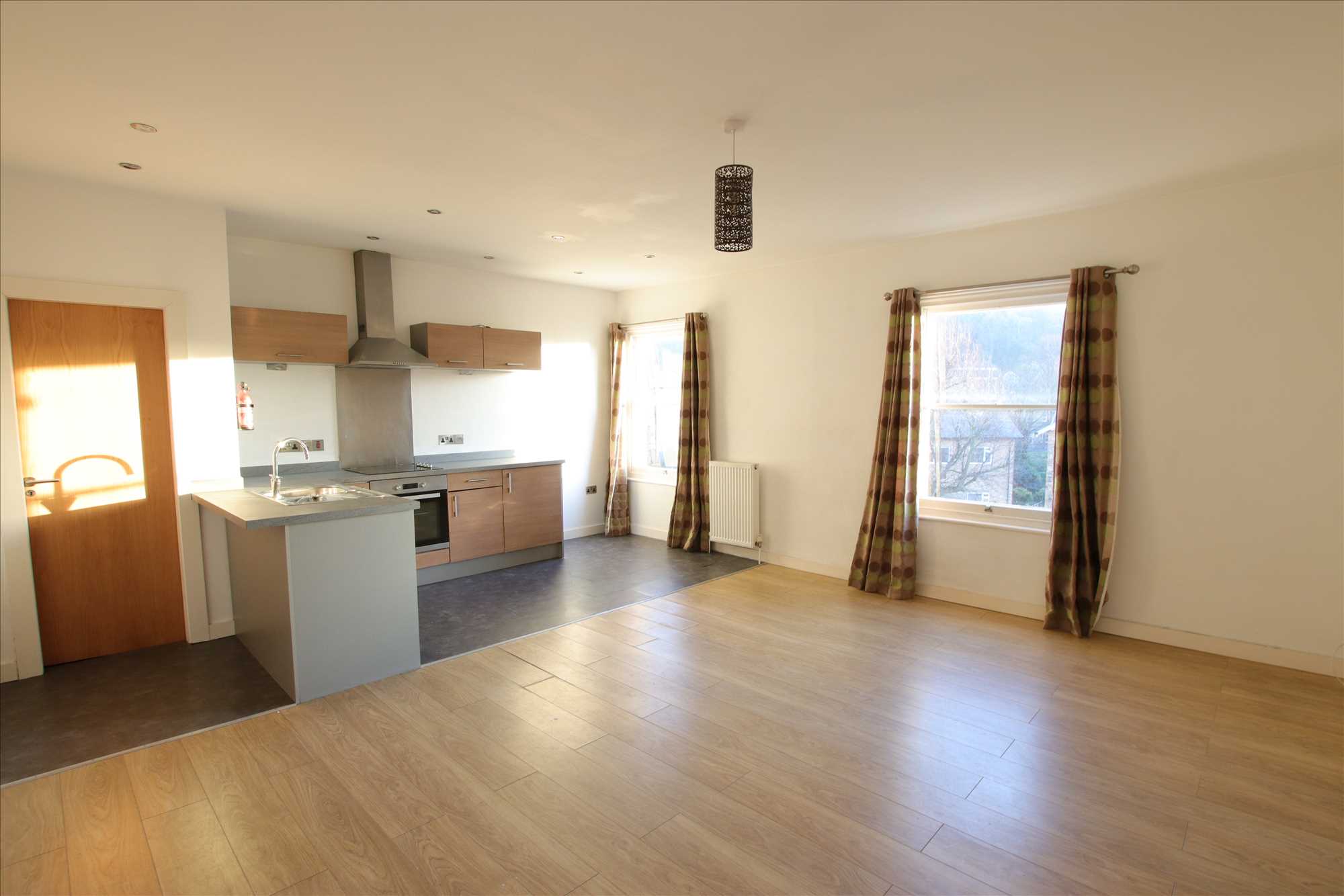 Westbourne Grove, Scarborough - Picture 2