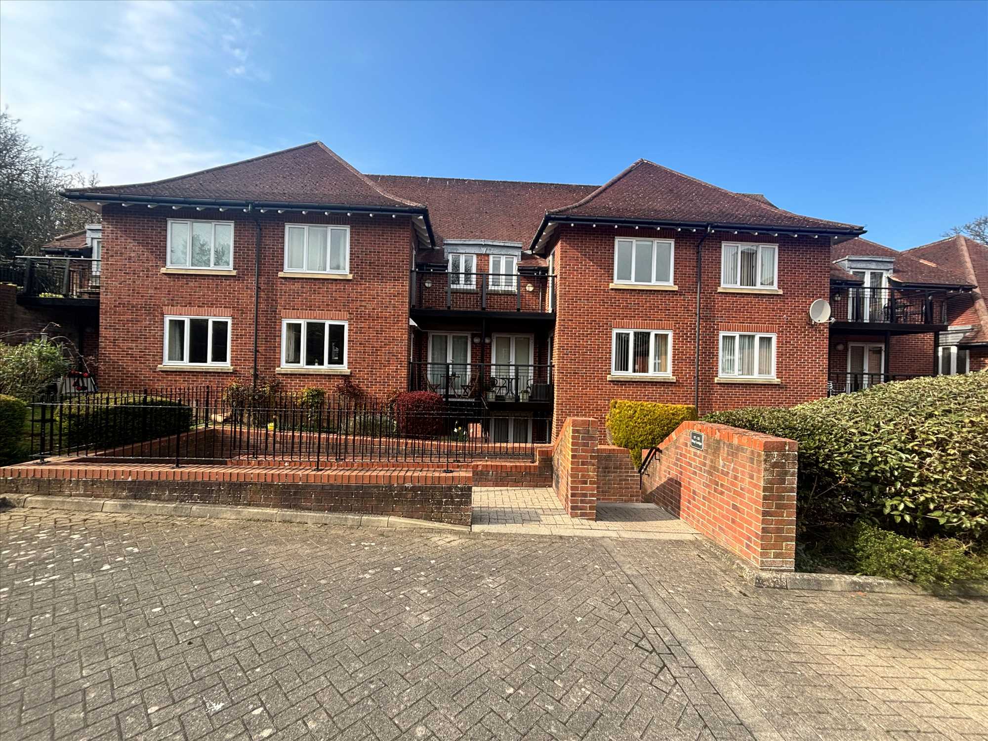 May Lodge, Mountside, Scarborough - Picture 1