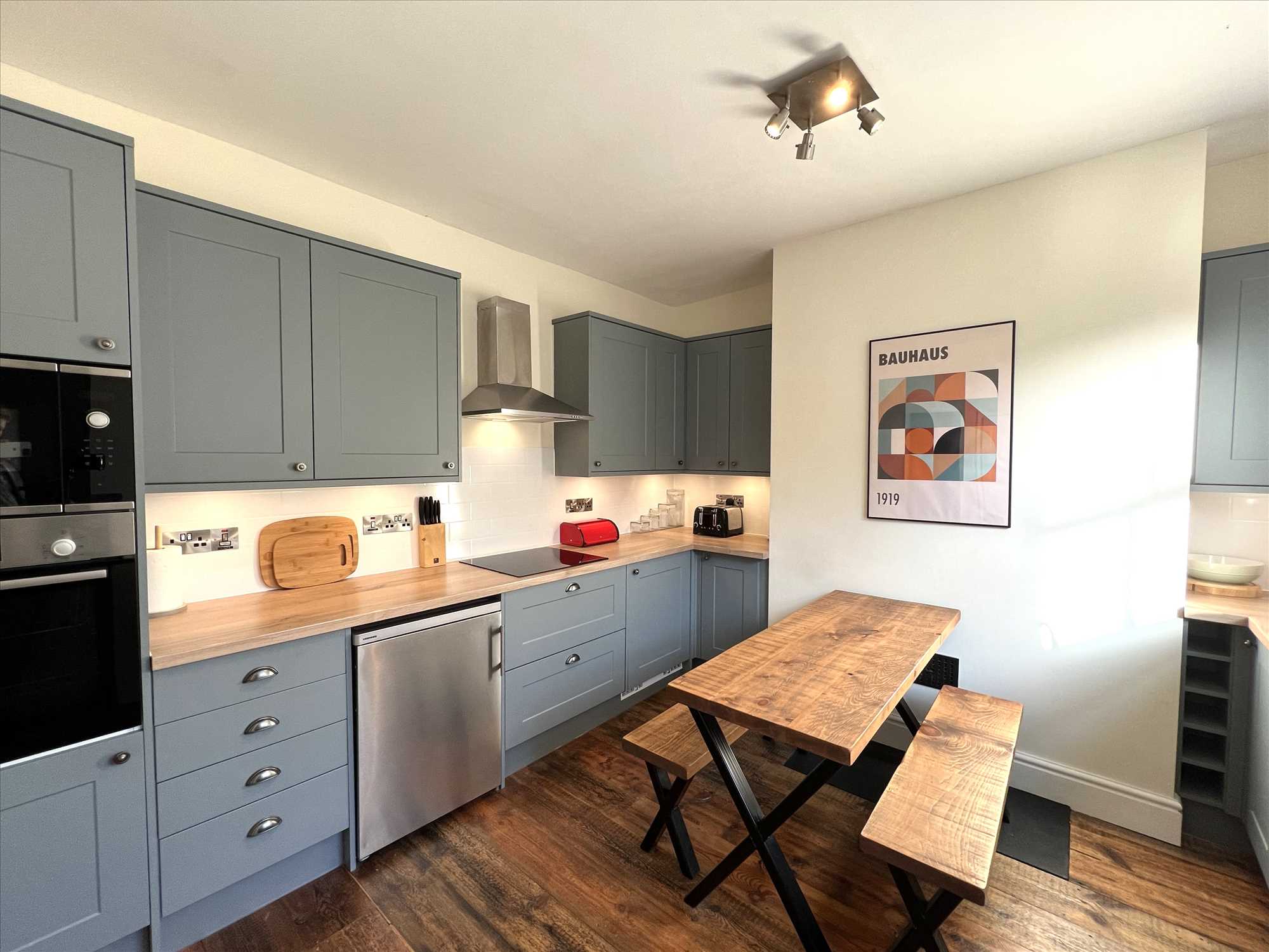 St. Sepulchre Street - Picture 2