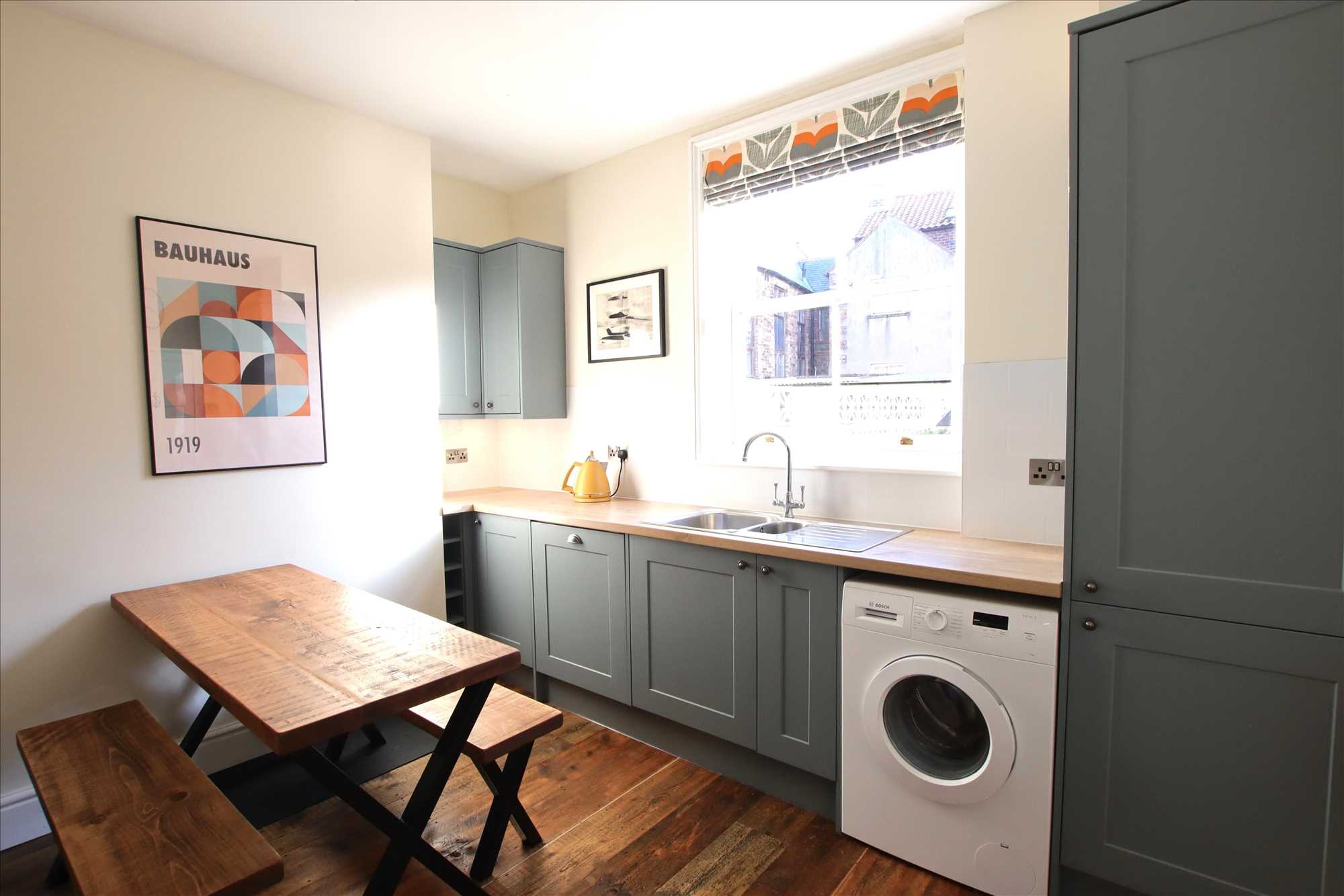 St. Sepulchre Street - Picture 3