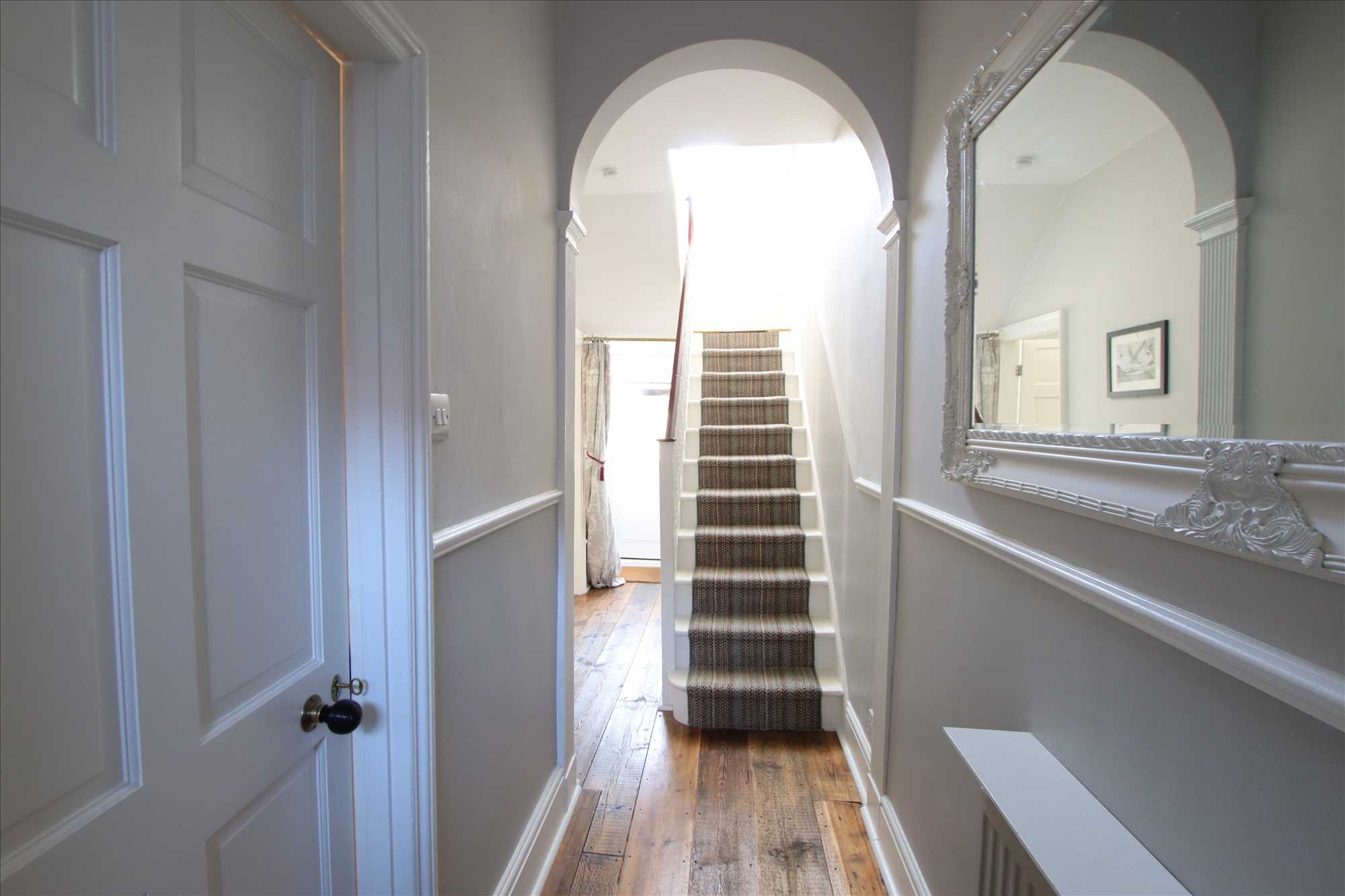 St. Sepulchre Street - Picture 8