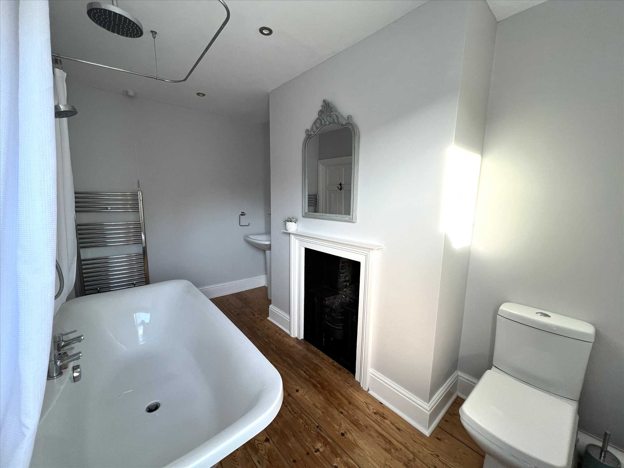 St. Sepulchre Street - Picture 10