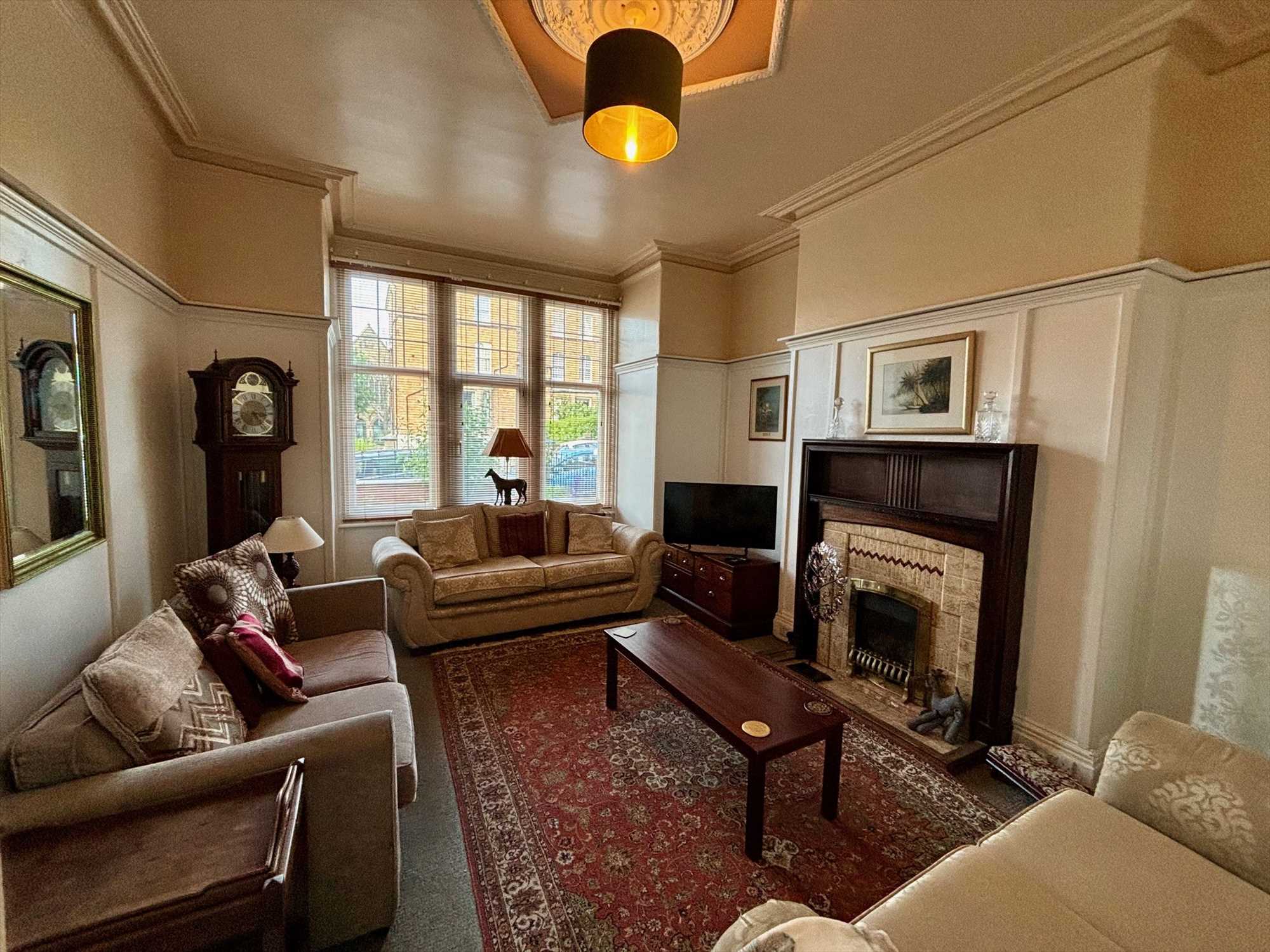 Princess Royal Terrace, Scarborough - Picture 3