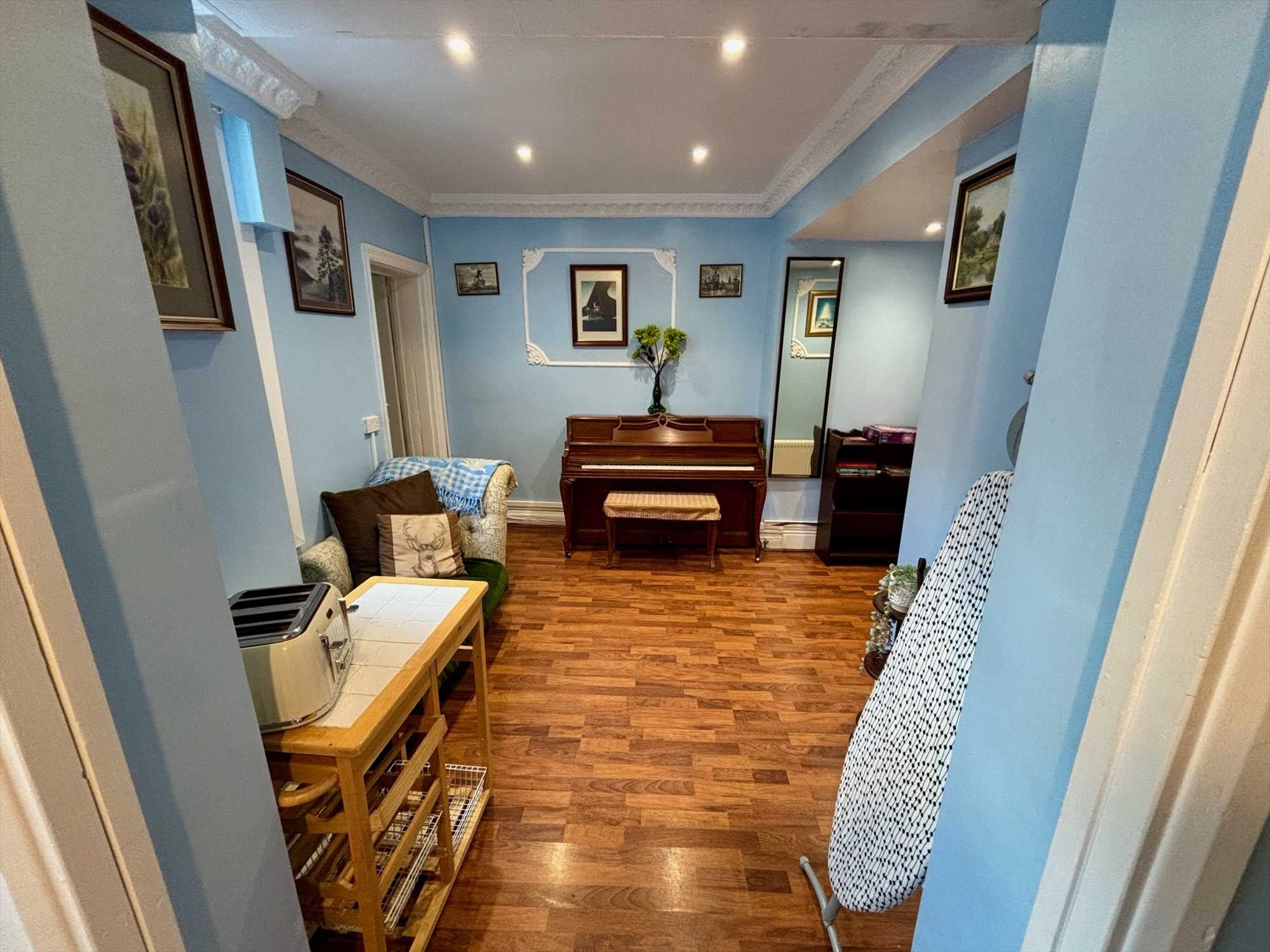 Princess Royal Terrace, Scarborough - Picture 9