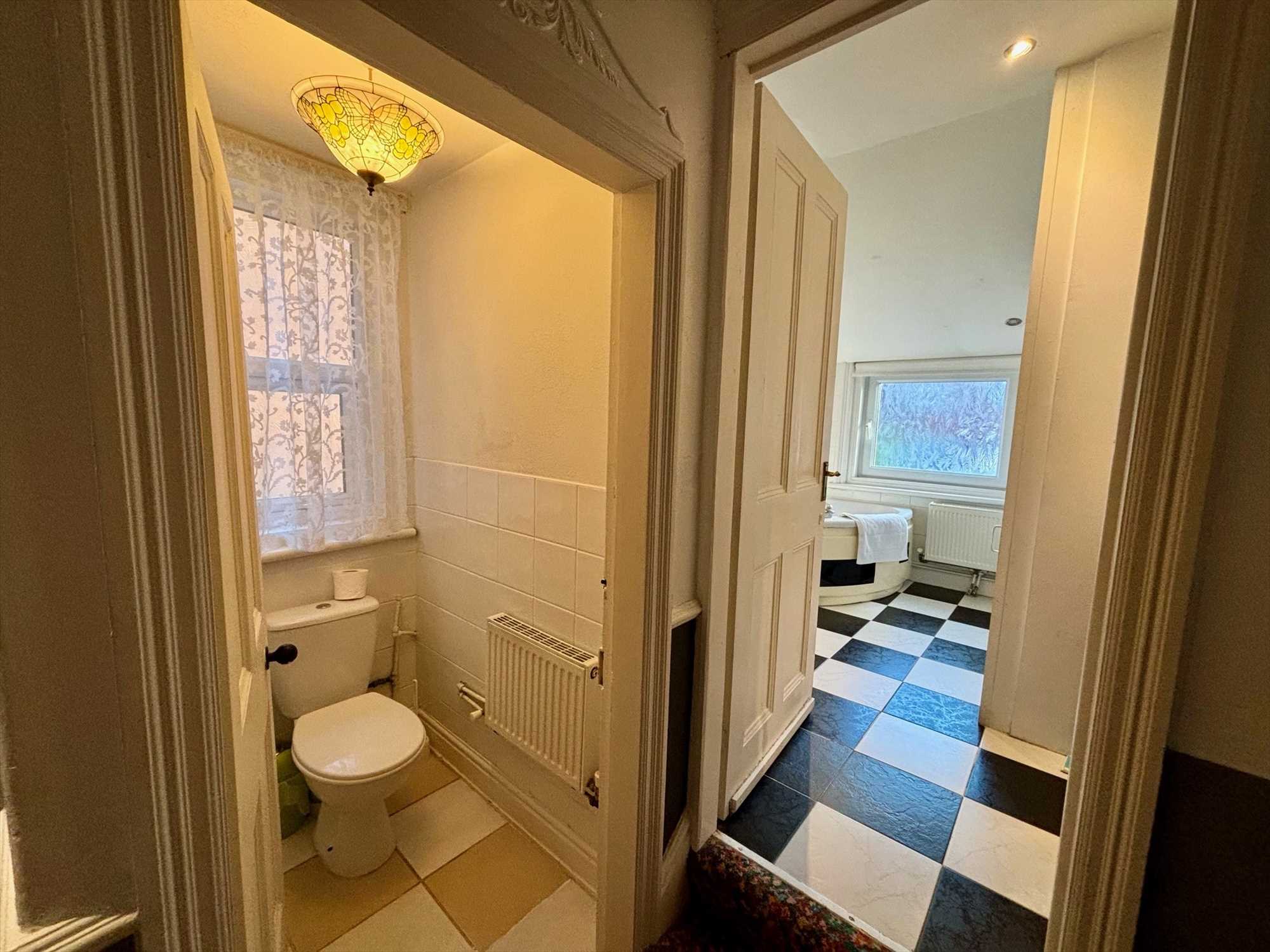 Princess Royal Terrace, Scarborough - Picture 12