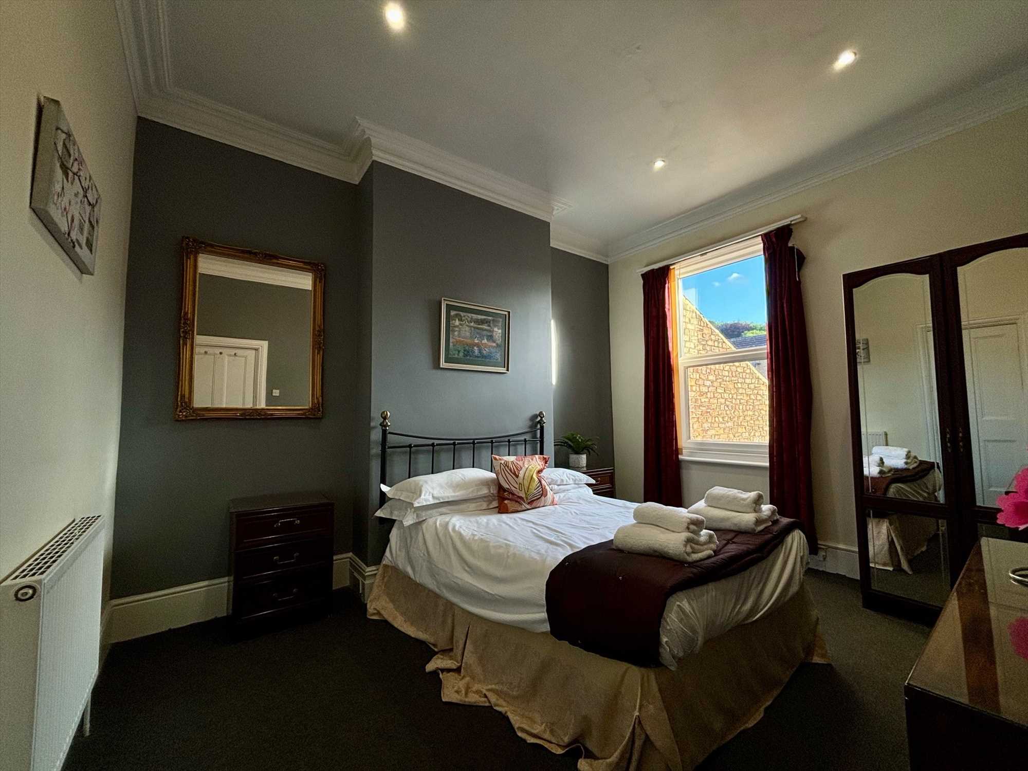 Princess Royal Terrace, Scarborough - Picture 16