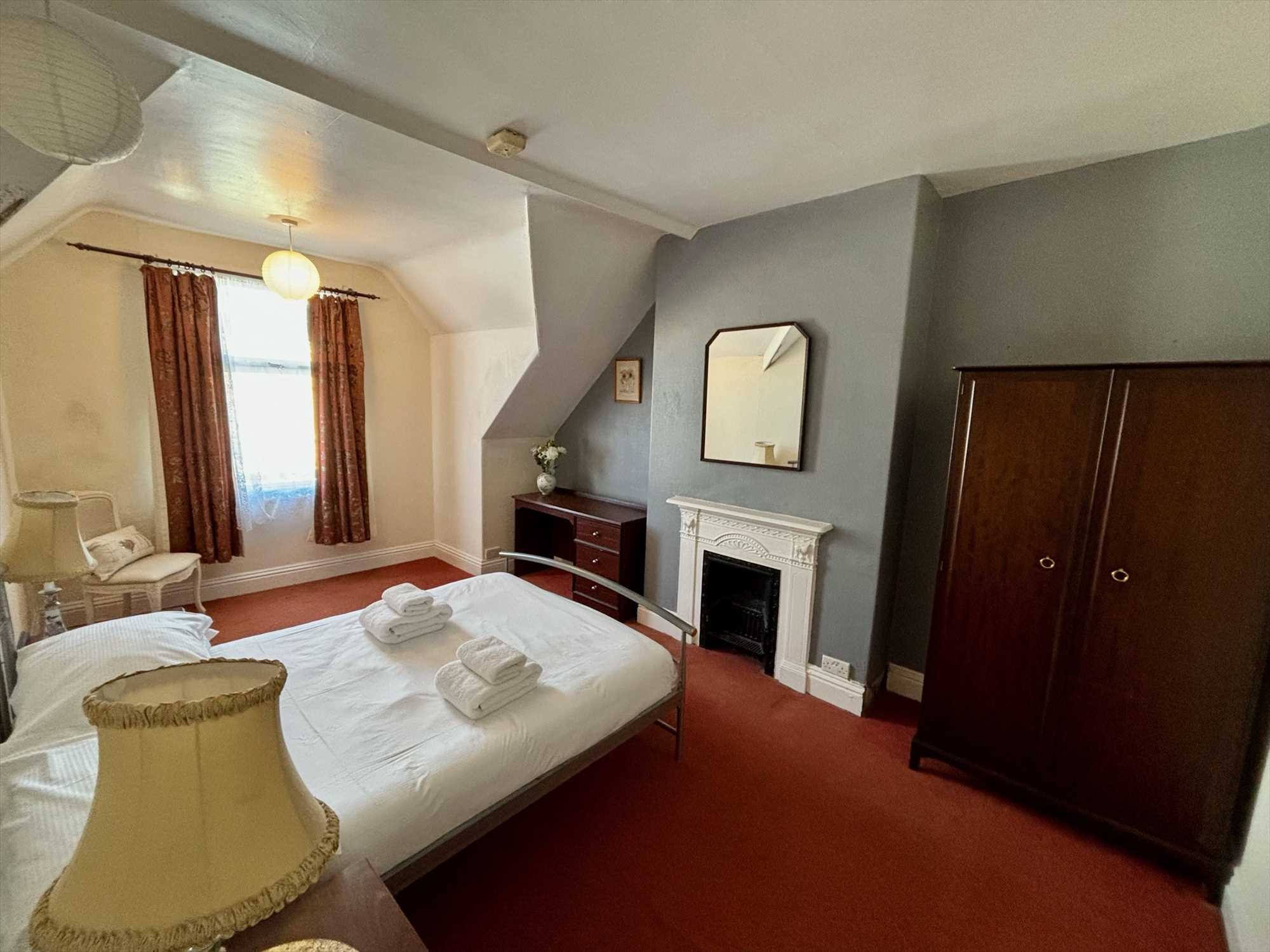 Princess Royal Terrace, Scarborough - Picture 21