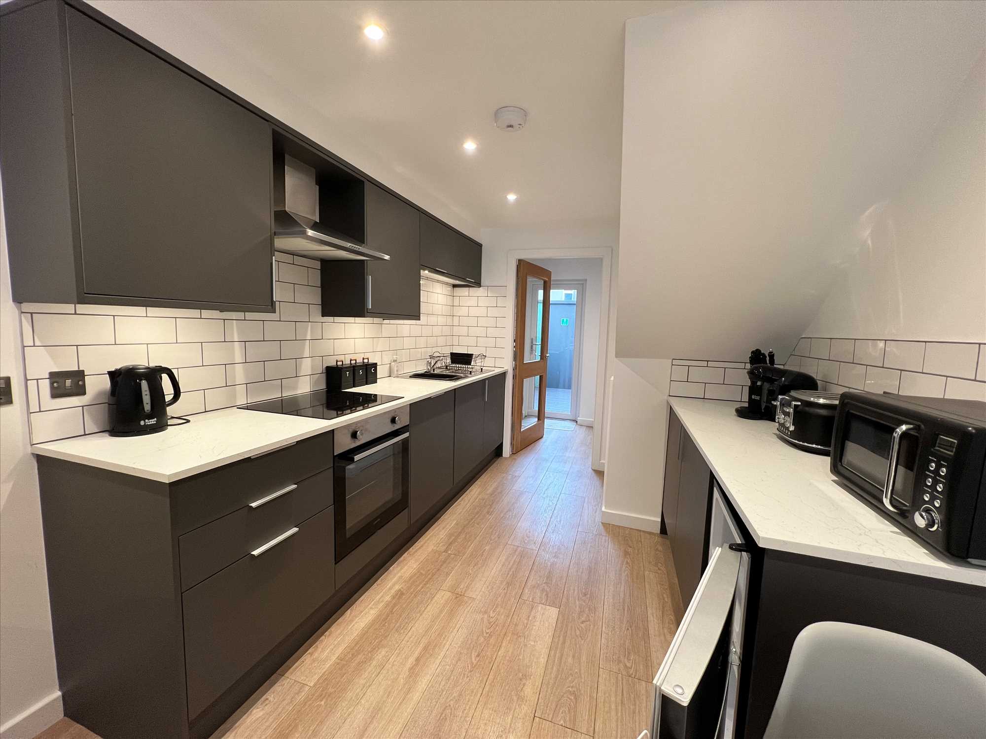 St Johns Road - Picture 4