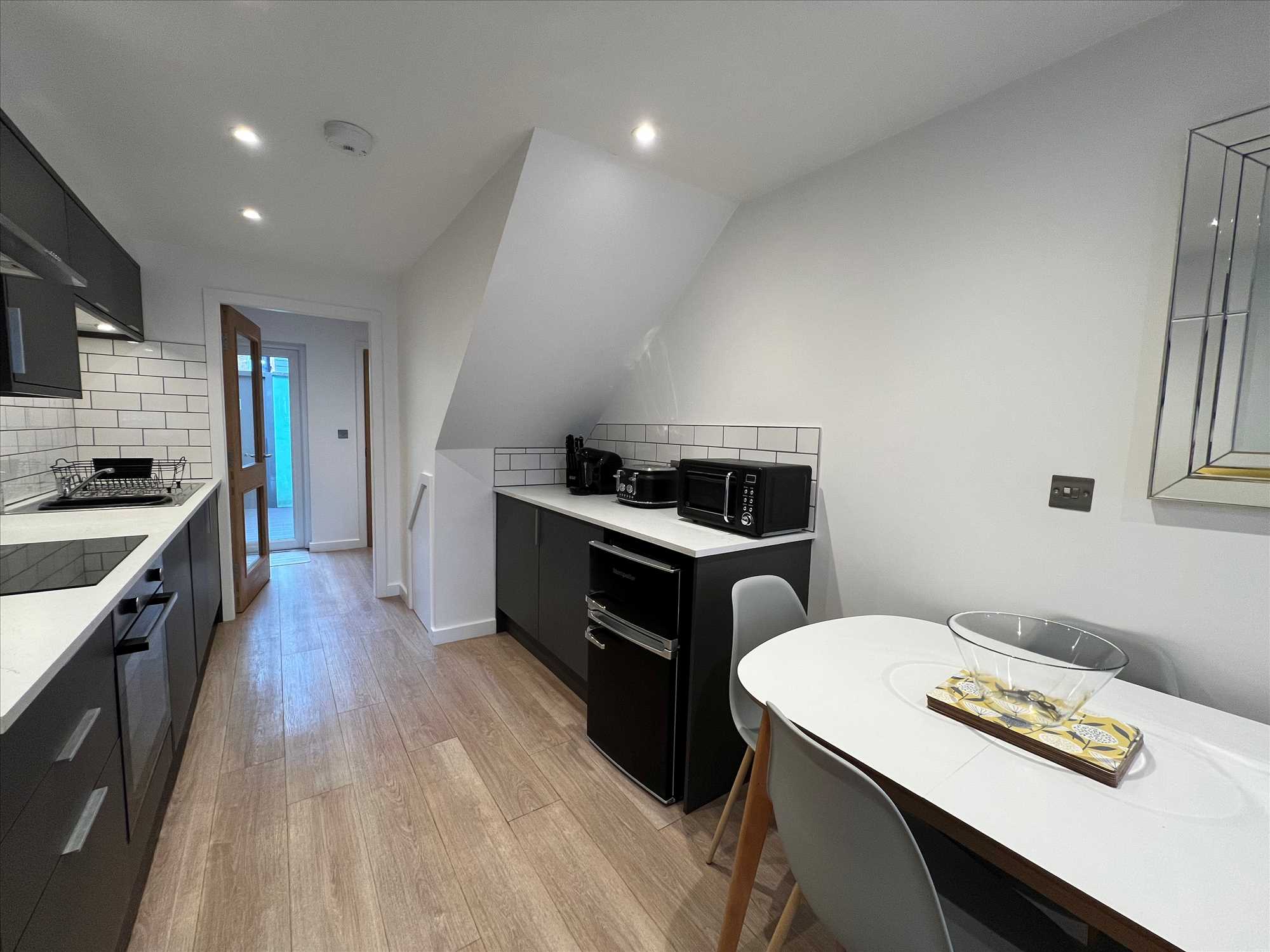 St Johns Road - Picture 5