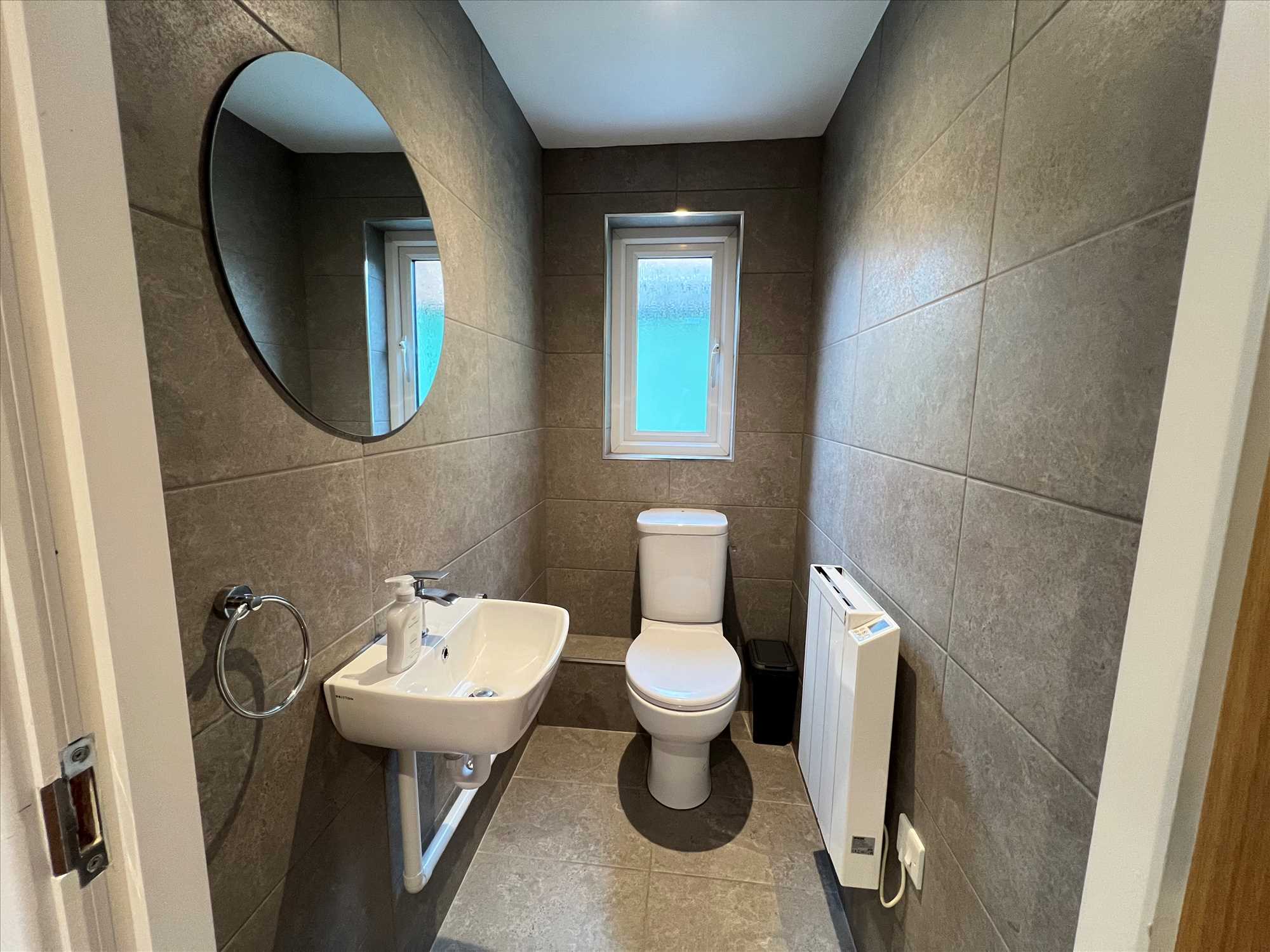 St Johns Road - Picture 7